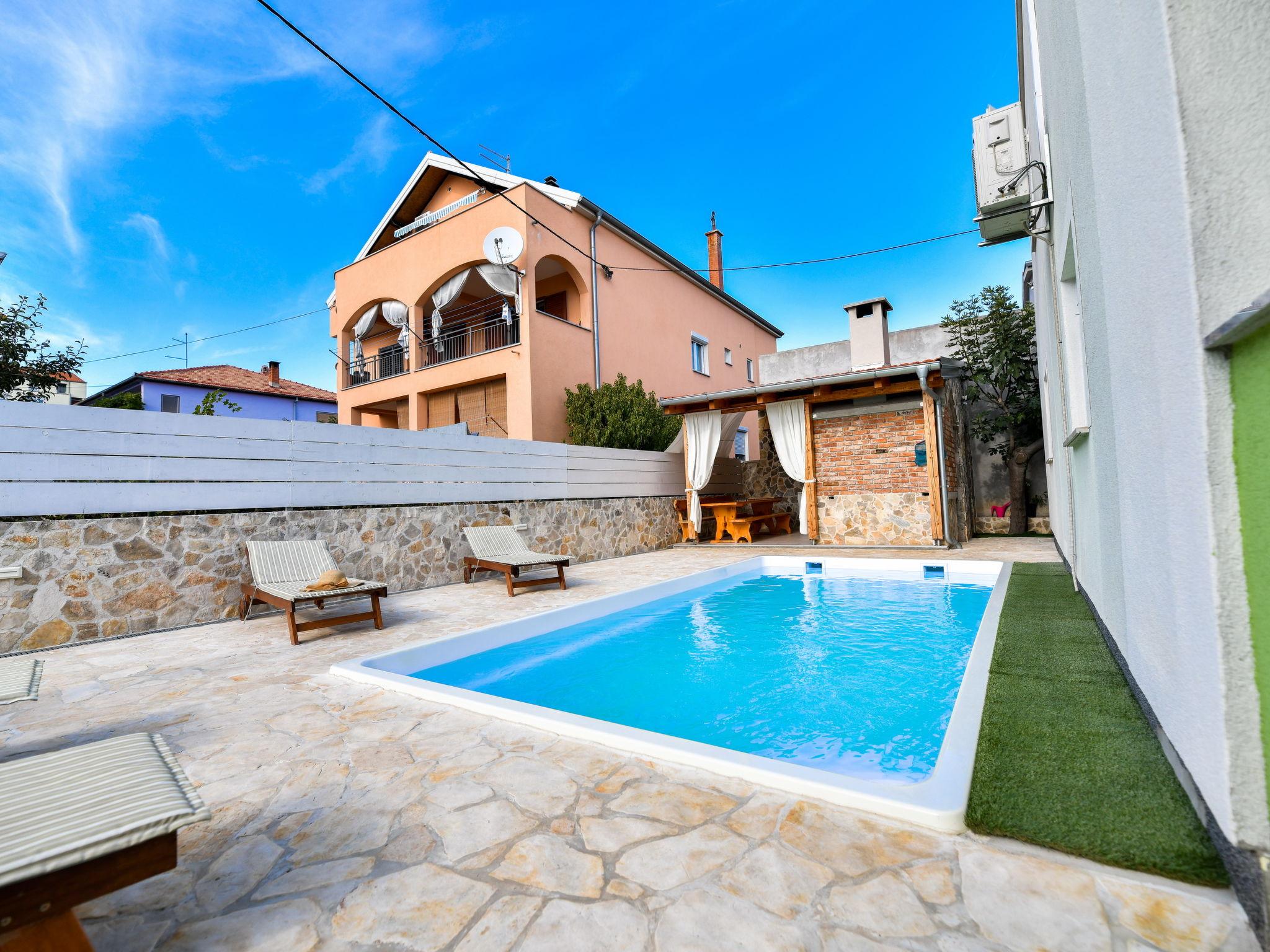 Foto 1 - Casa de 4 quartos em Zadar com piscina privada e vistas do mar
