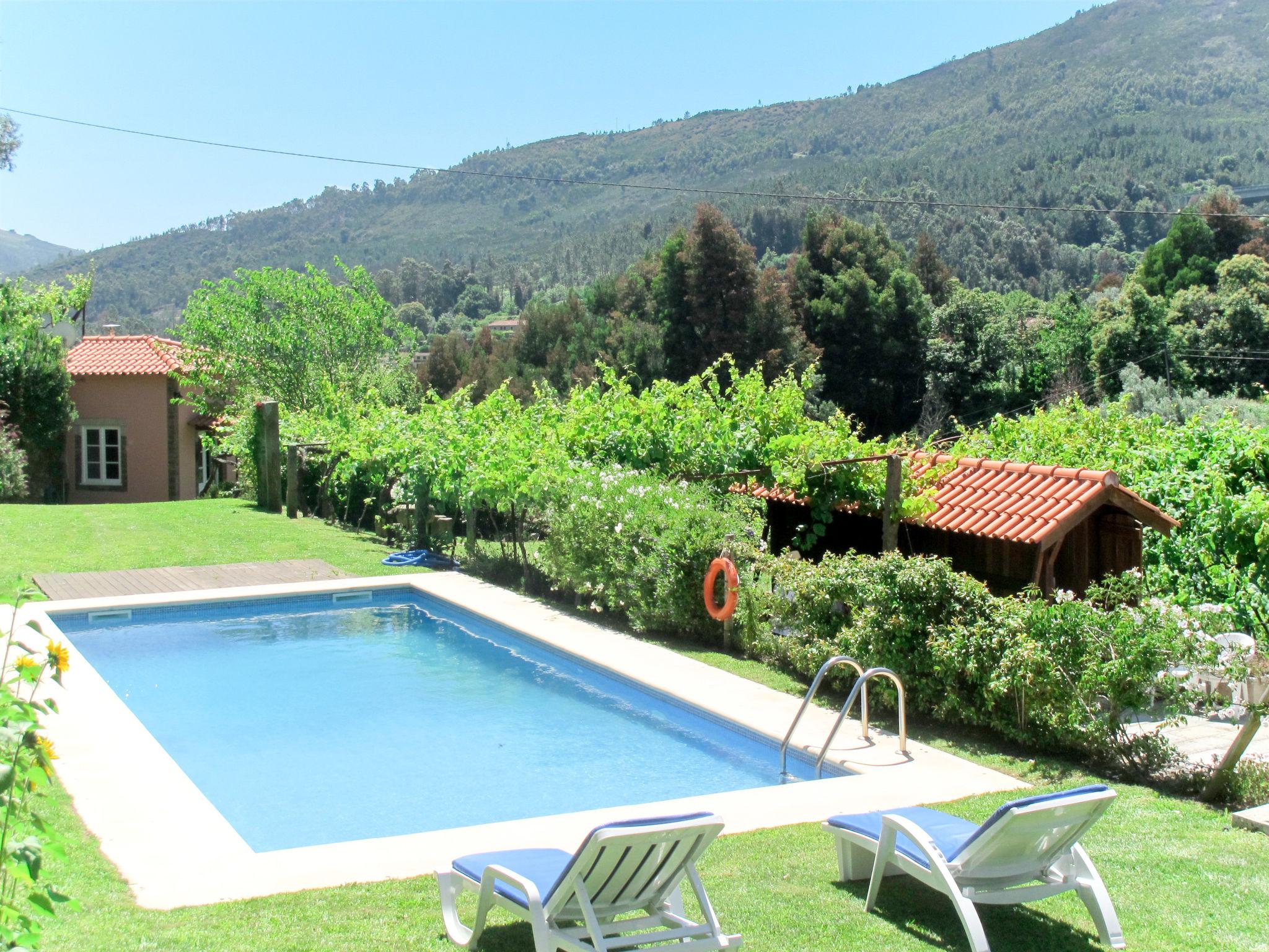 Foto 1 - Casa de 5 habitaciones en Ponte de Lima con piscina privada y jardín