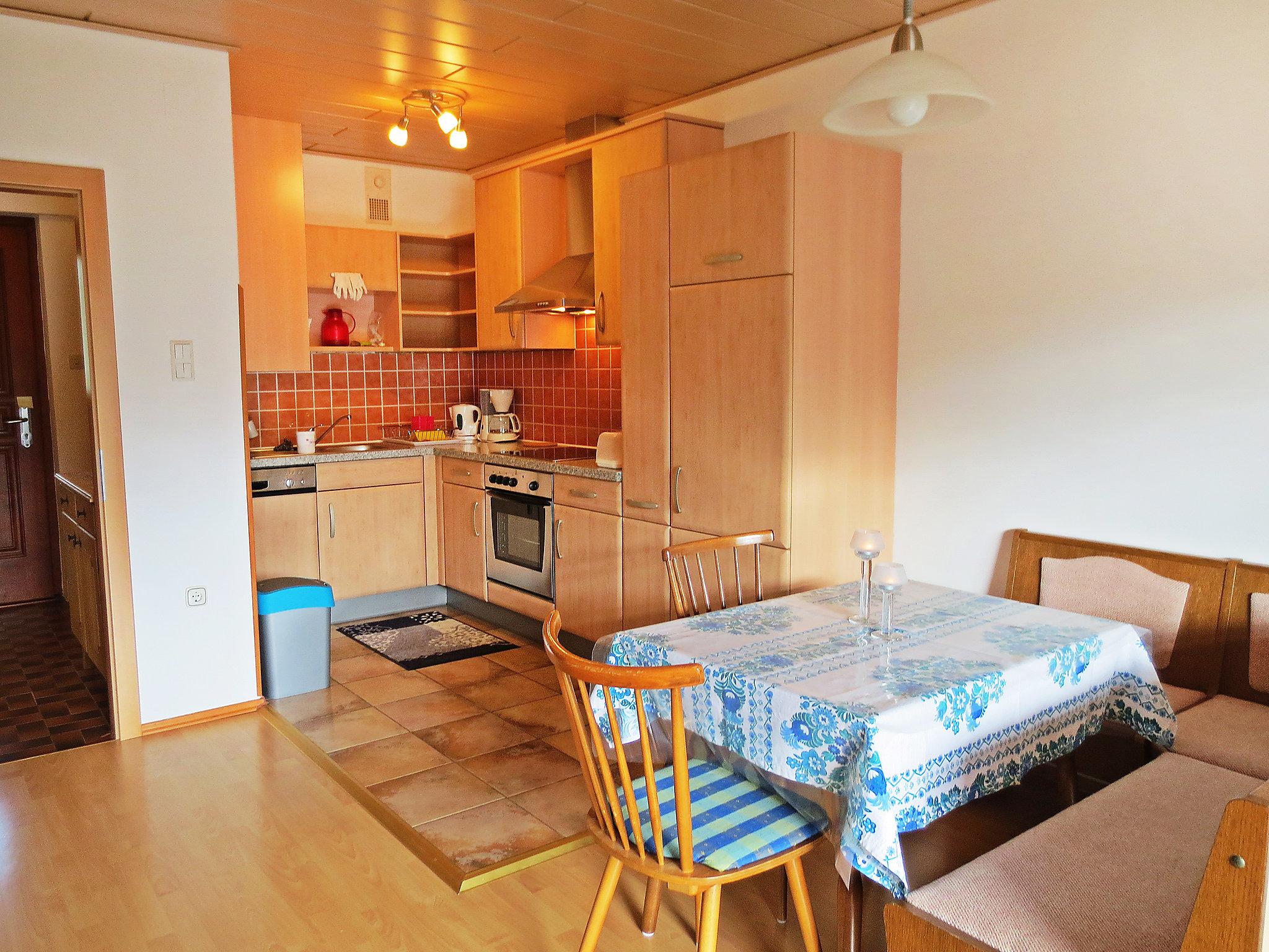 Photo 2 - 2 bedroom Apartment in Radenthein with garden and mountain view