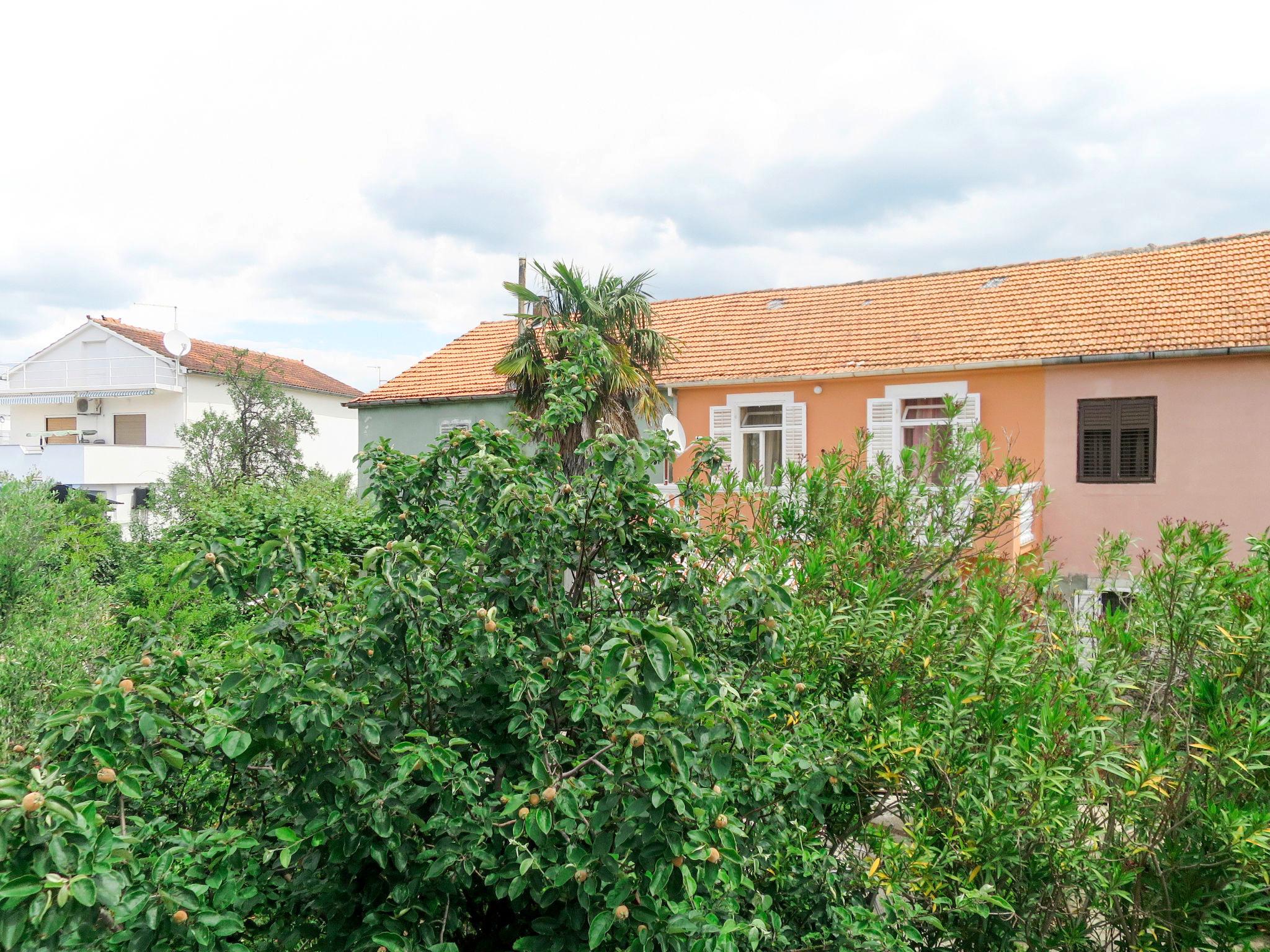 Foto 1 - Casa de 5 quartos em Sukošan com jardim e vistas do mar