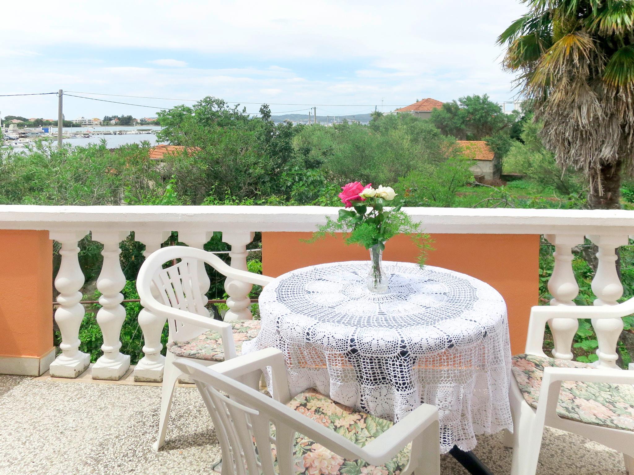 Photo 15 - Maison de 5 chambres à Sukošan avec jardin et terrasse