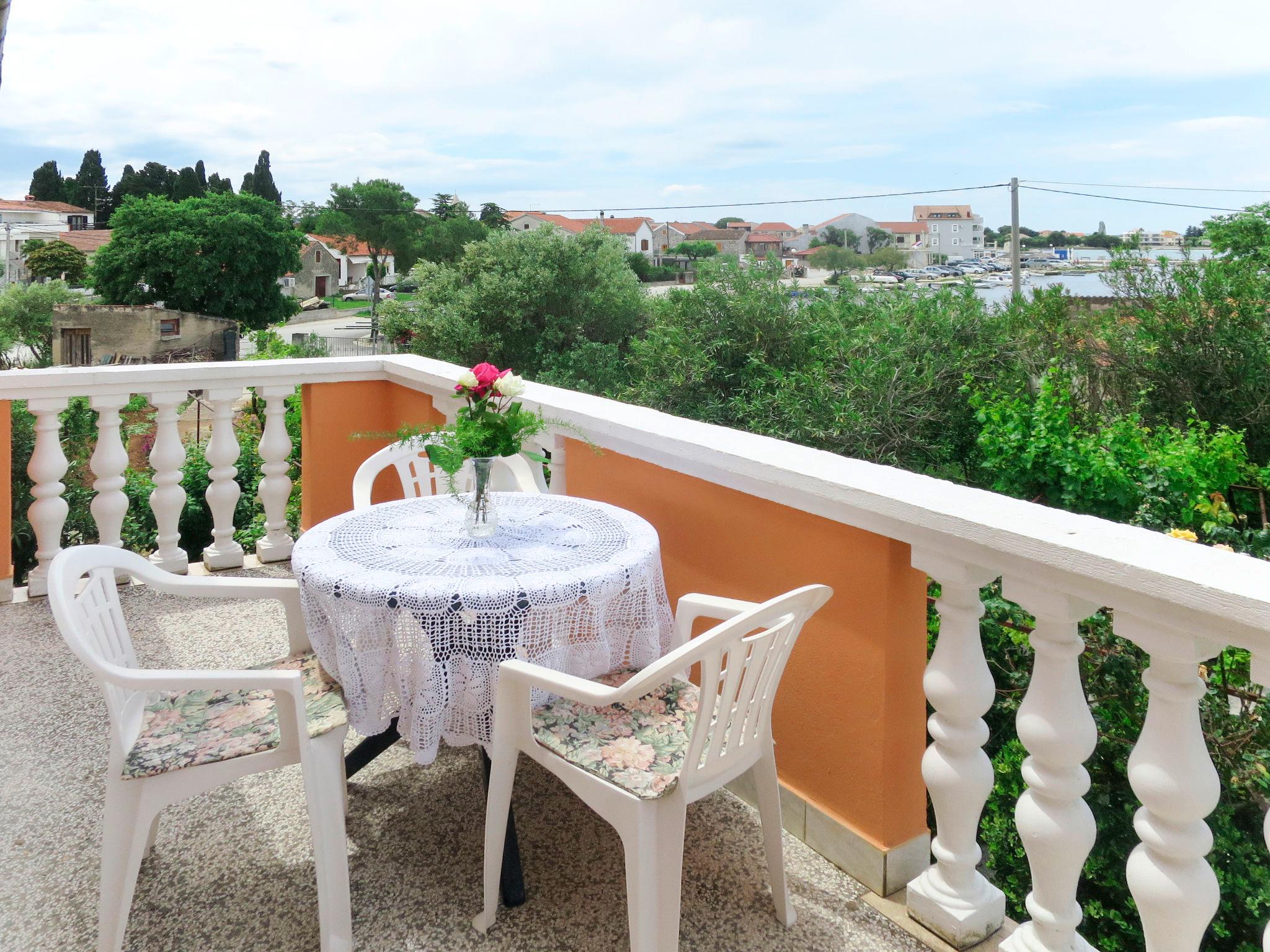 Photo 1 - Maison de 5 chambres à Sukošan avec jardin et terrasse