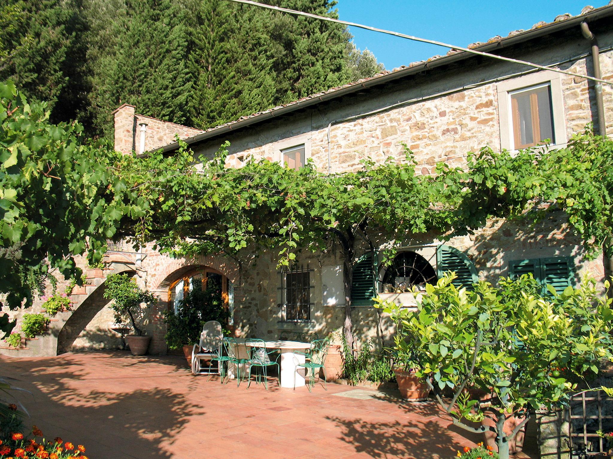 Foto 1 - Casa de 4 quartos em Greve in Chianti com piscina privada e jardim