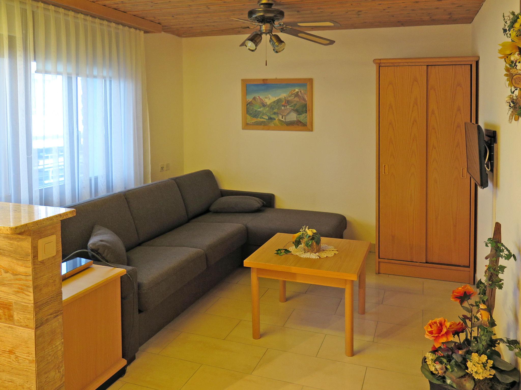 Foto 2 - Appartamento con 1 camera da letto a Saas-Grund con giardino e vista sulle montagne