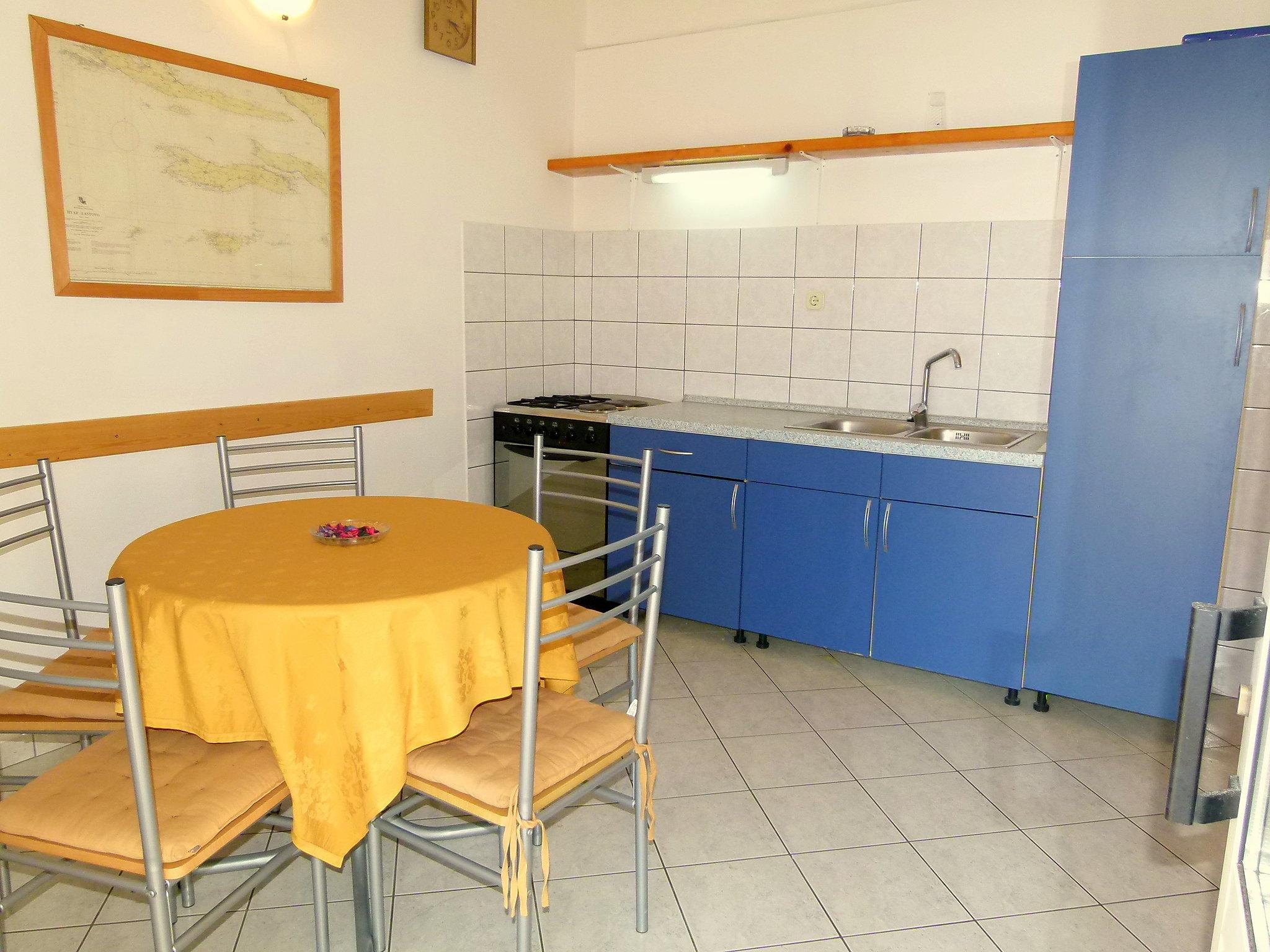 Foto 6 - Appartamento con 2 camere da letto a Korčula con piscina e vista mare