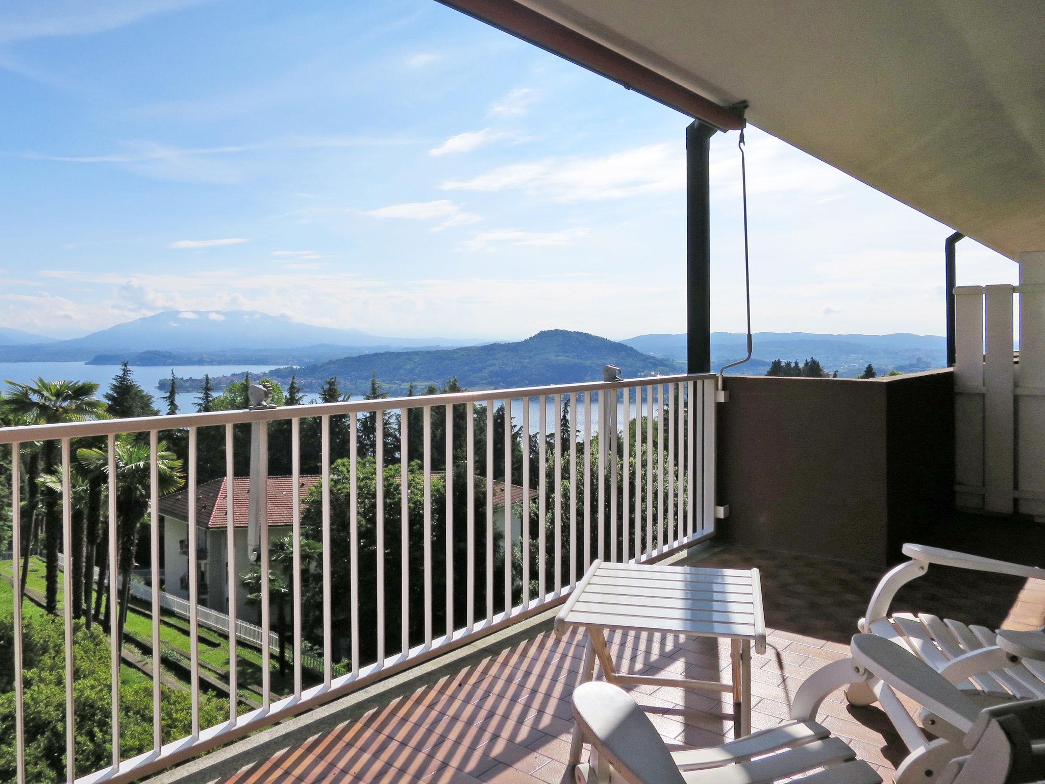 Photo 1 - 2 bedroom Apartment in Arona with garden and terrace