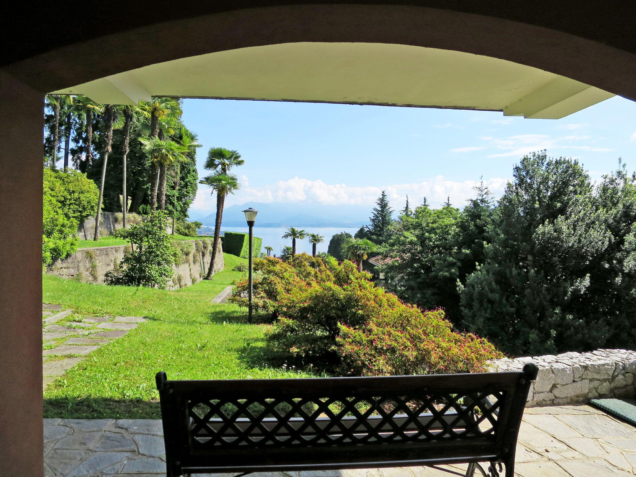 Photo 17 - 2 bedroom Apartment in Arona with terrace and mountain view