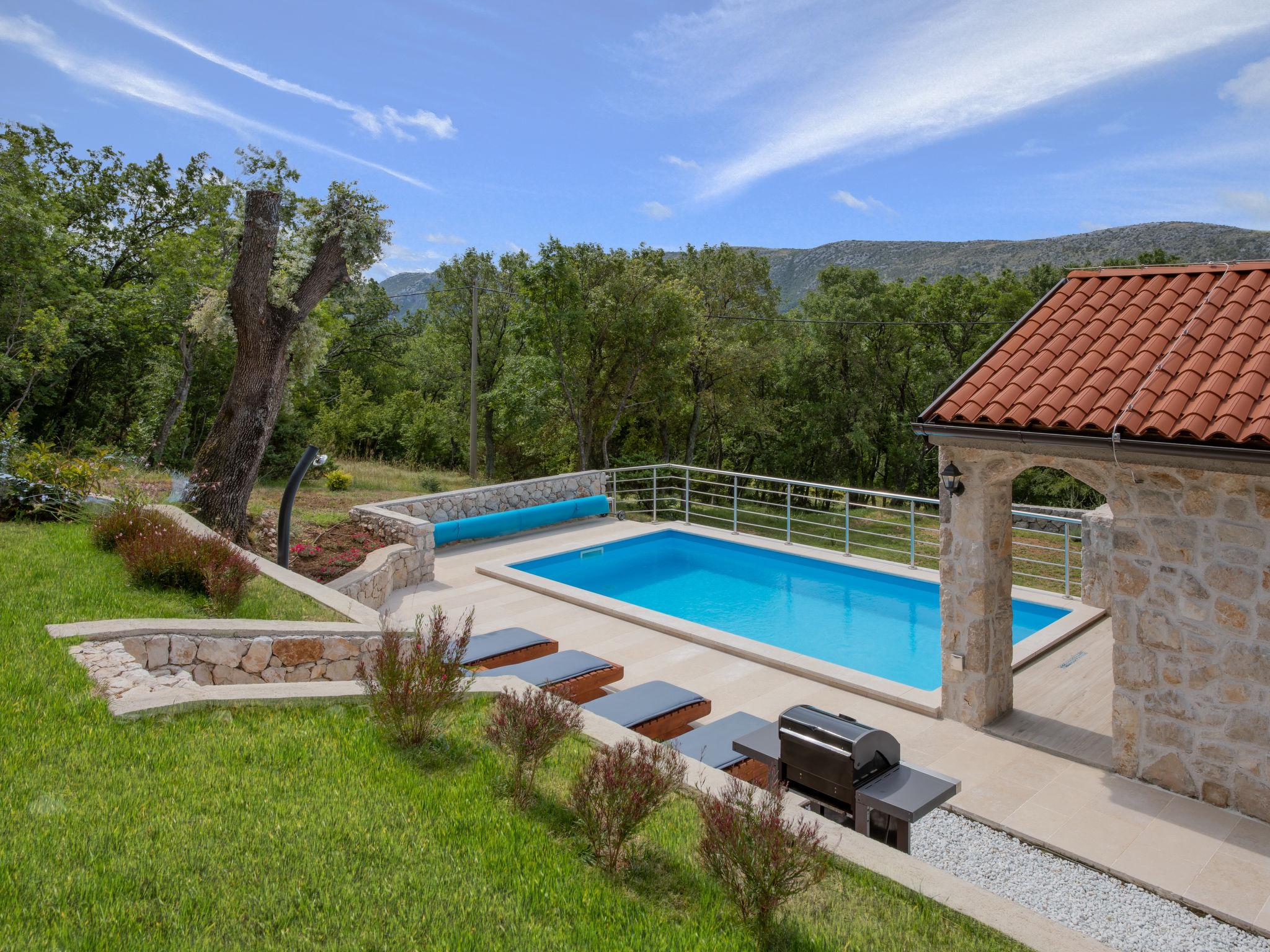 Photo 4 - Maison de 2 chambres à Vinodolska Općina avec piscine privée et jardin