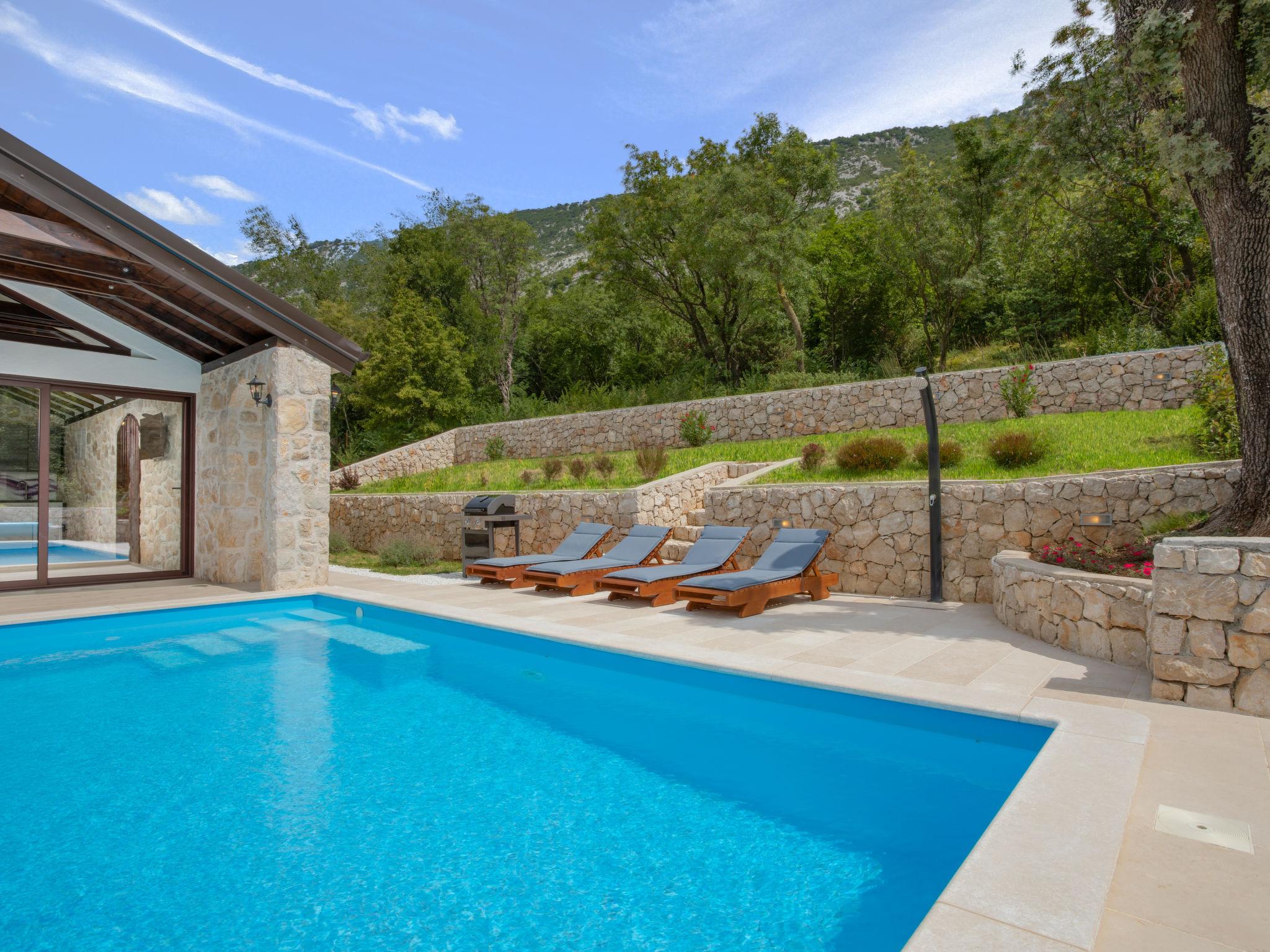 Photo 23 - Maison de 2 chambres à Vinodolska Općina avec piscine privée et jardin