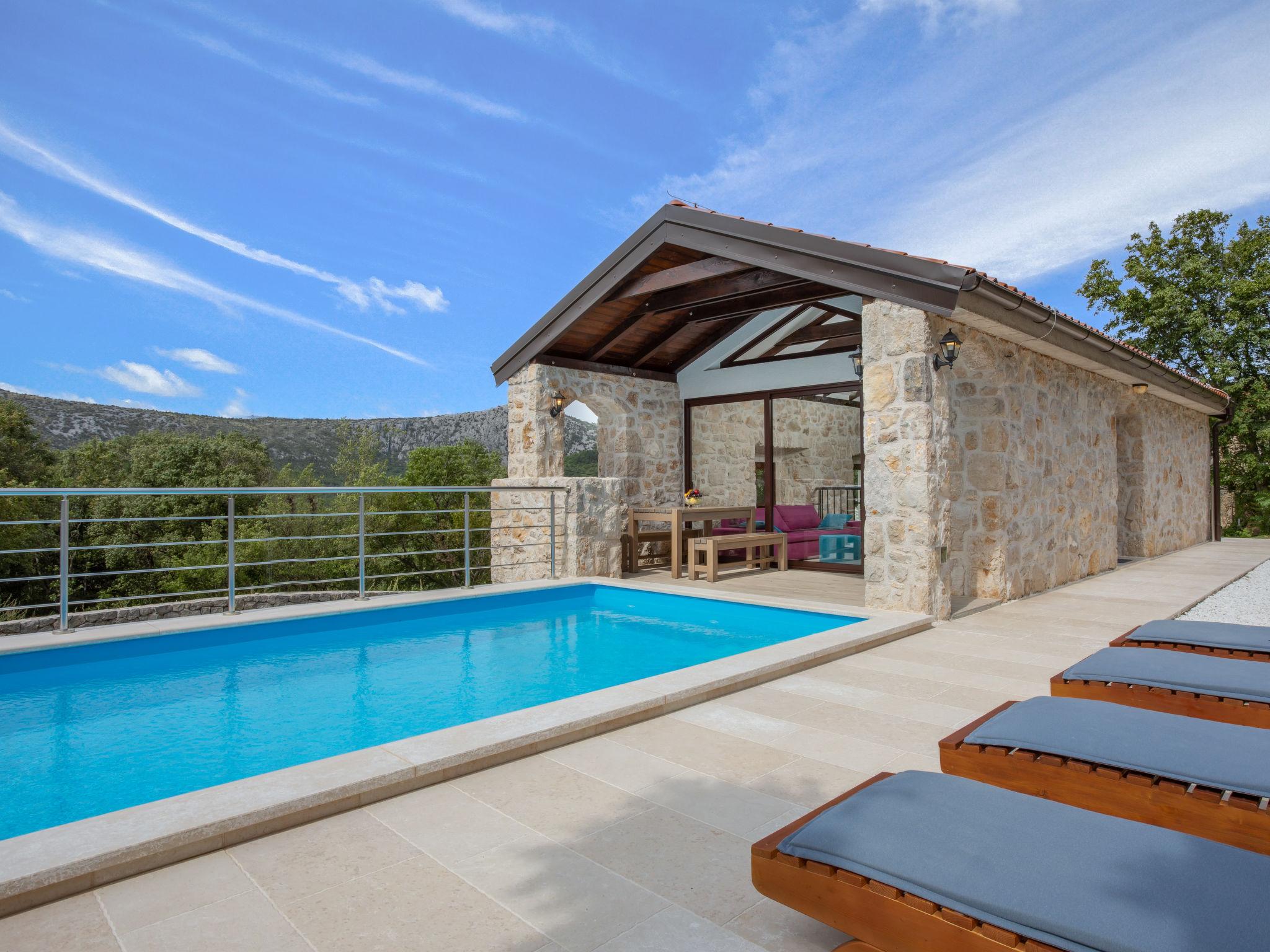 Foto 2 - Casa de 2 quartos em Vinodolska Općina com piscina privada e vistas do mar