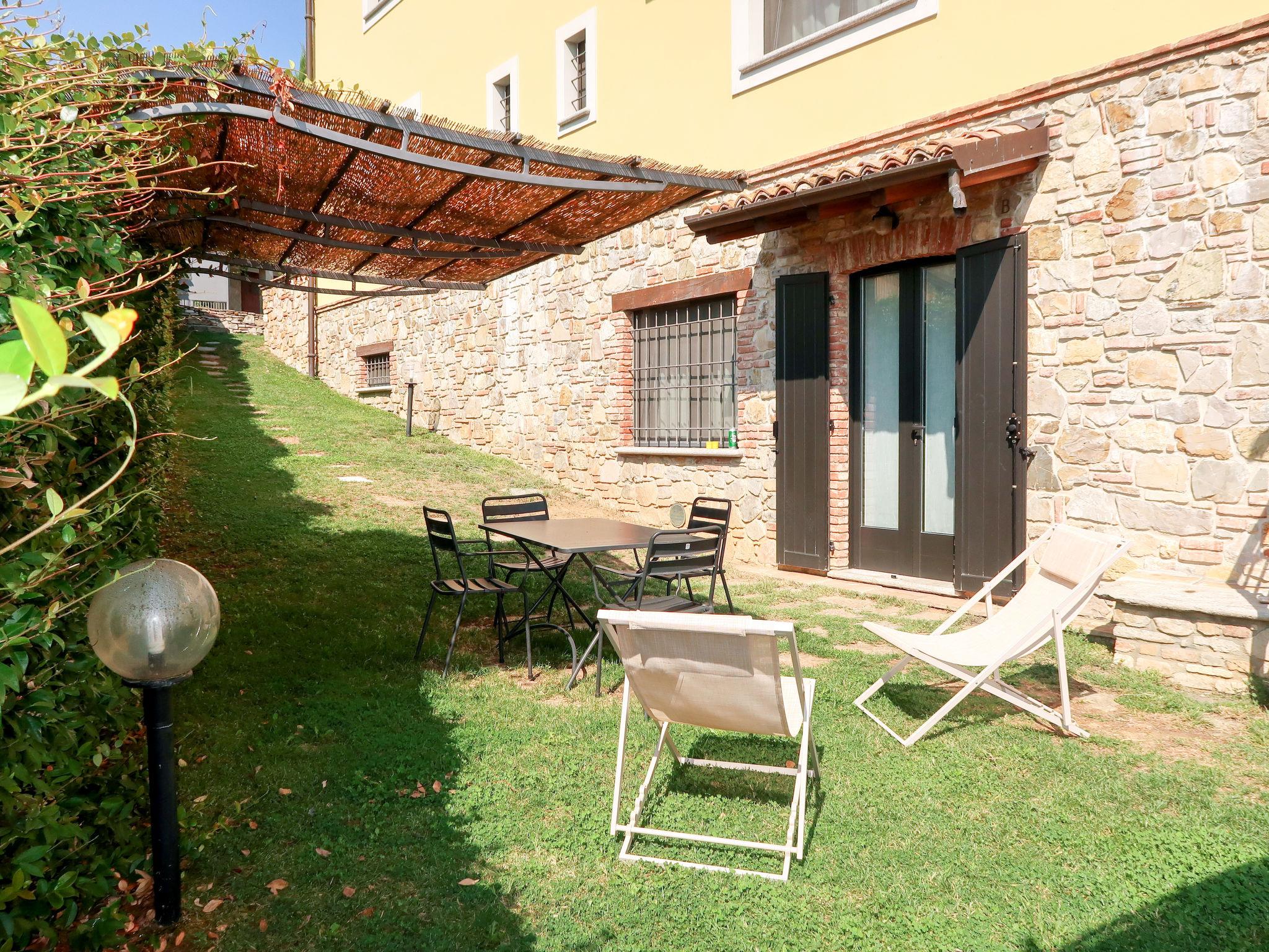 Photo 2 - Appartement de 2 chambres à Castana avec piscine et jardin