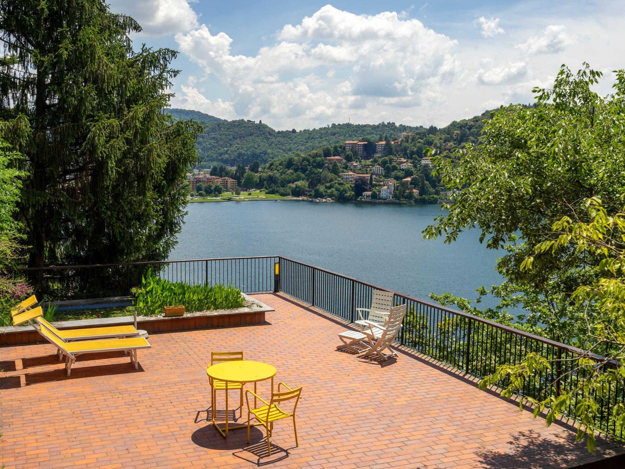 Foto 2 - Casa de 4 habitaciones en Laveno Mombello con jardín y terraza