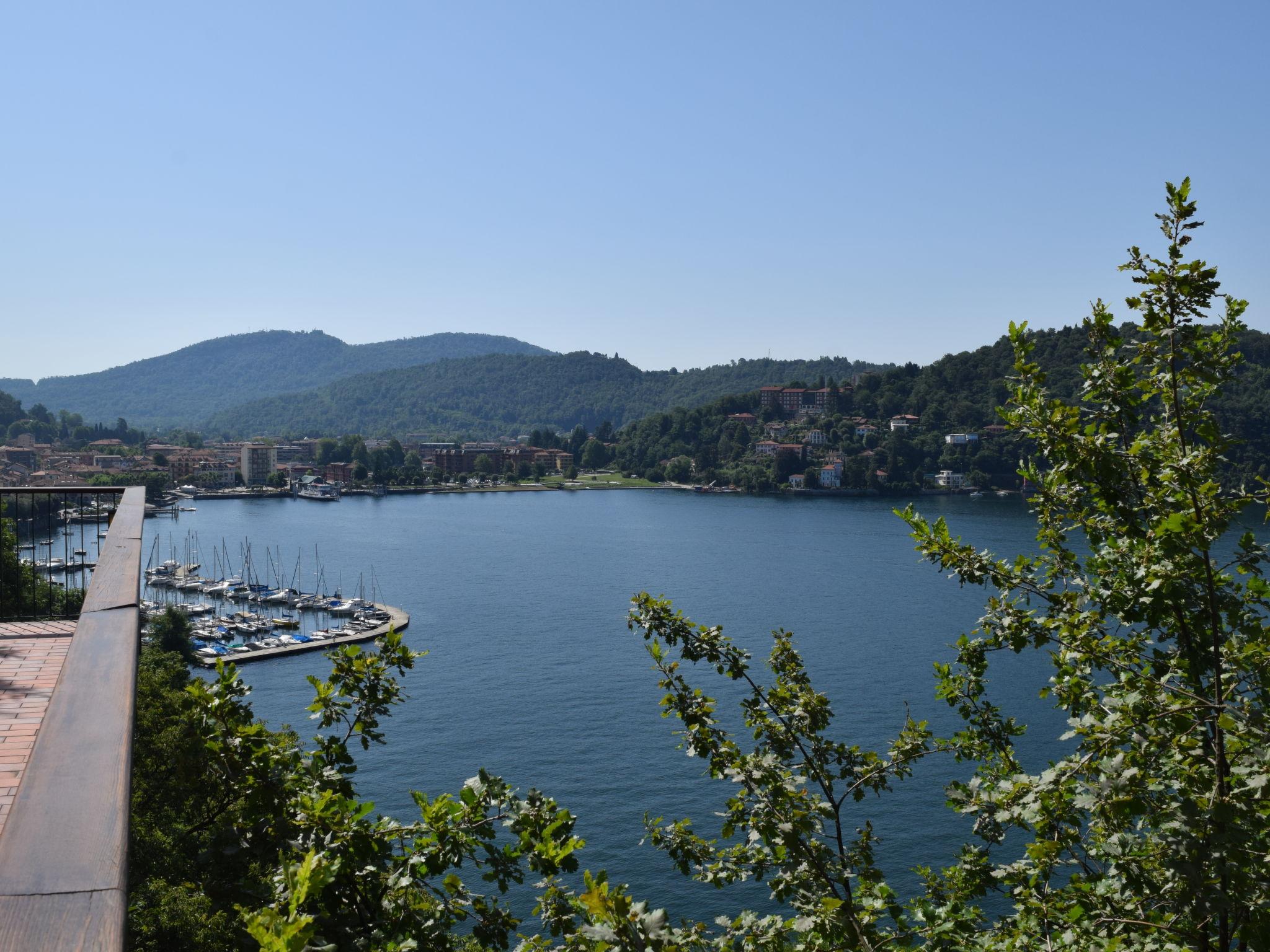 Foto 35 - Casa con 4 camere da letto a Laveno Mombello con giardino e terrazza