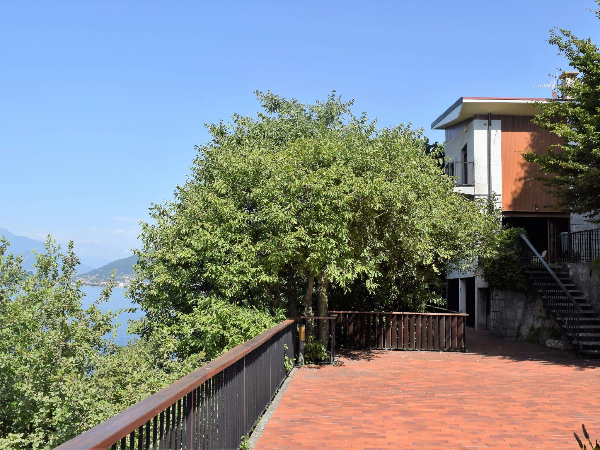 Foto 1 - Casa de 4 quartos em Laveno Mombello com terraço e vista para a montanha