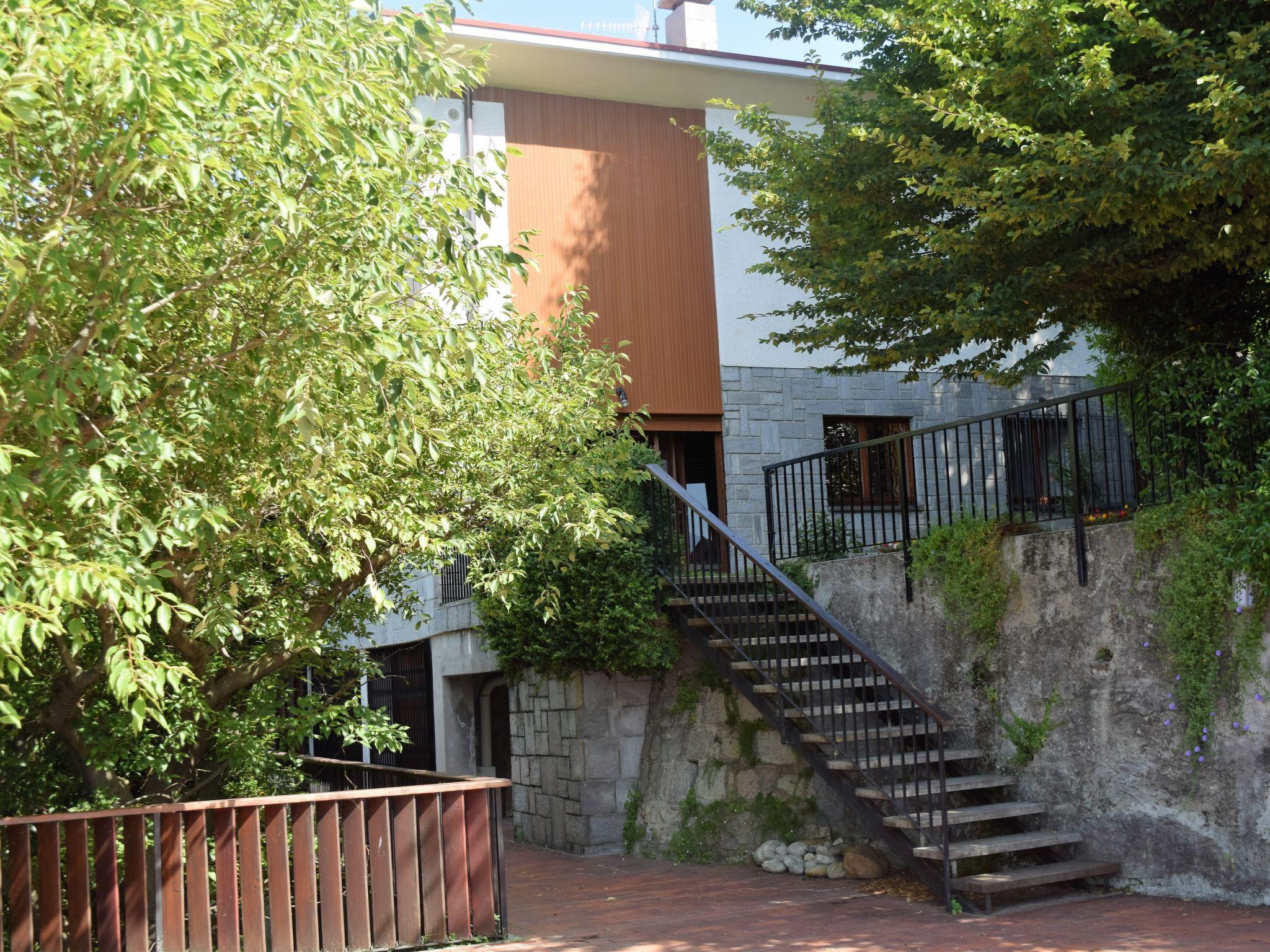 Photo 33 - Maison de 4 chambres à Laveno Mombello avec jardin et terrasse