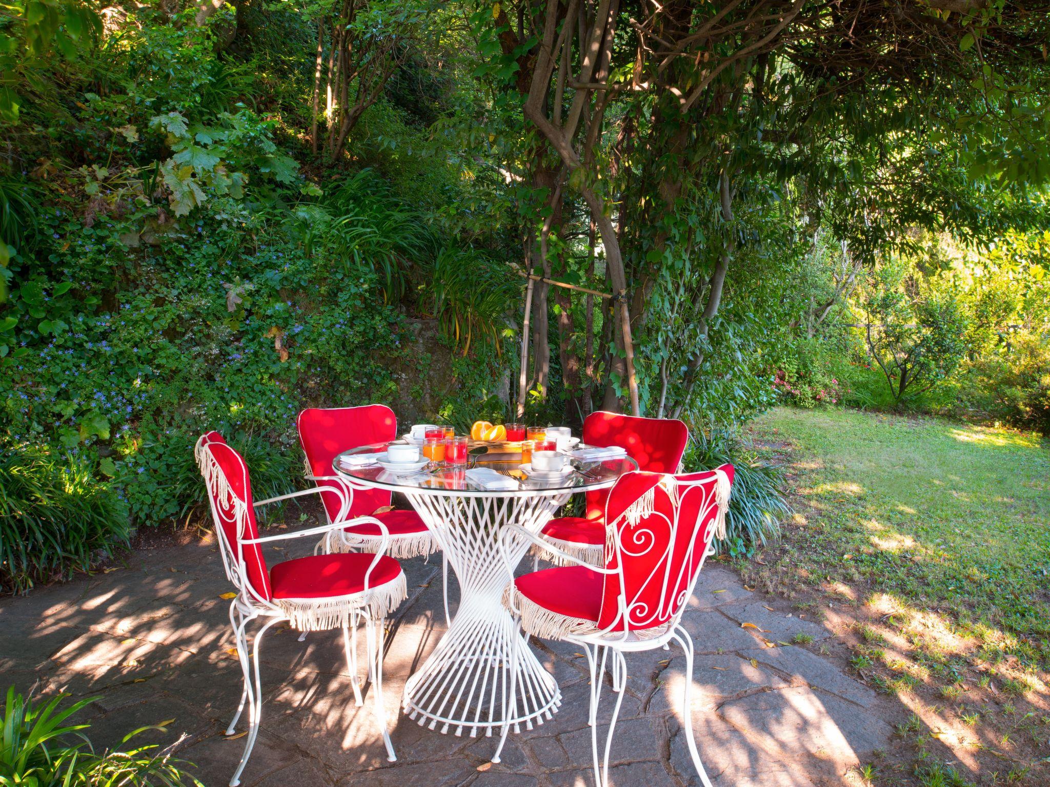 Foto 30 - Casa con 4 camere da letto a Laveno Mombello con giardino e terrazza