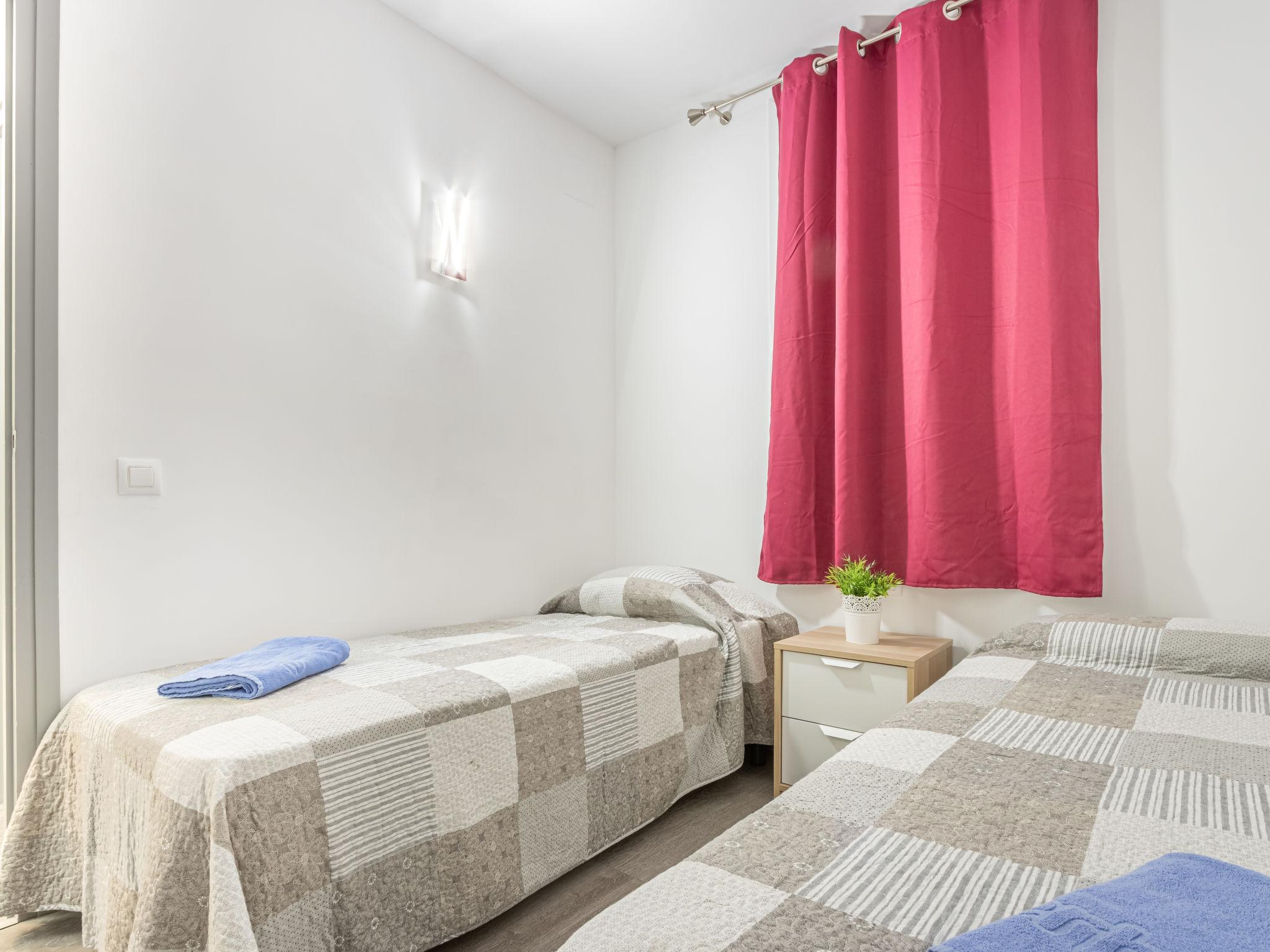 Foto 4 - Apartamento de 2 quartos em Castelló d'Empúries com terraço e vistas do mar