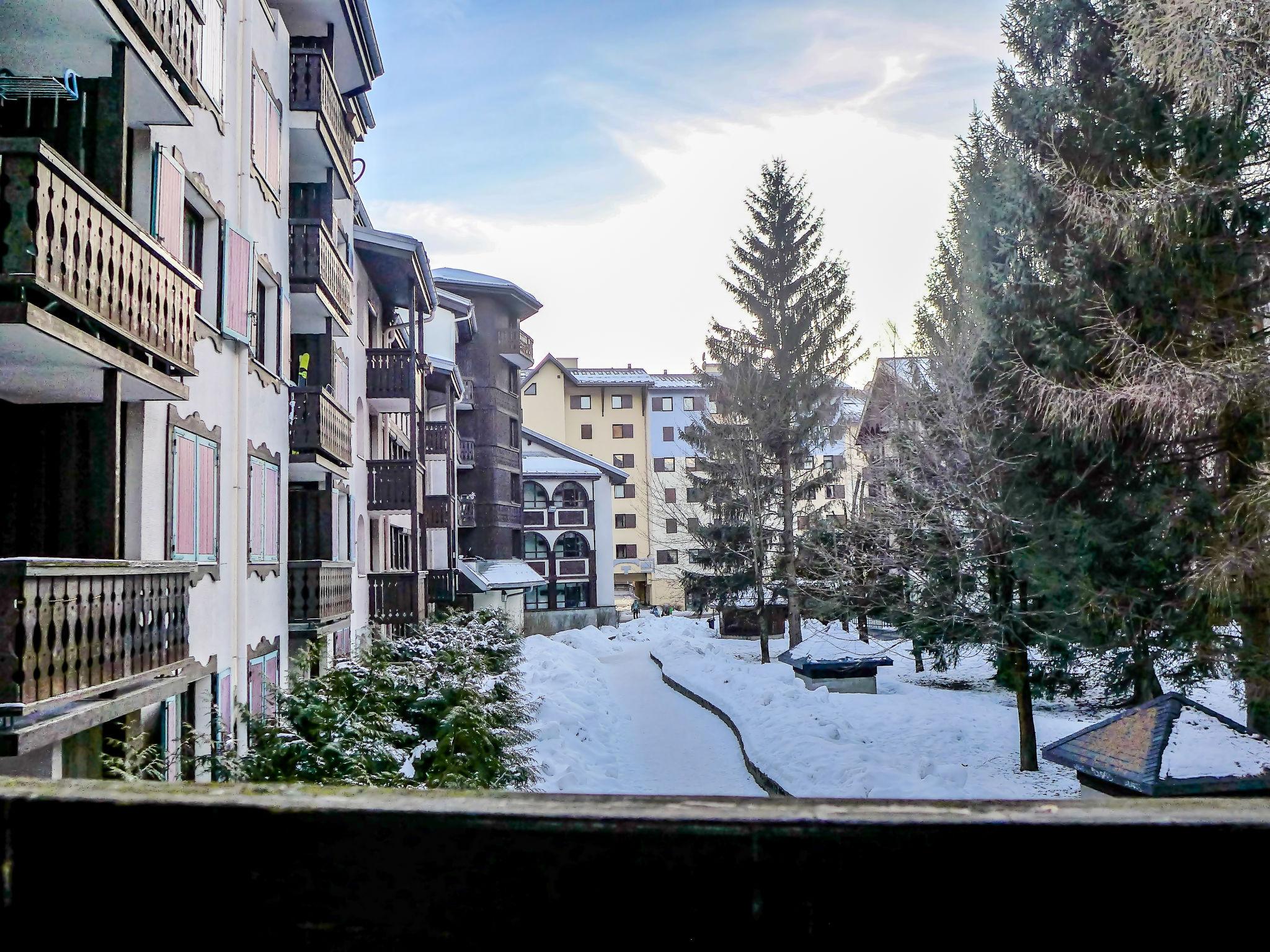 Foto 11 - Apartment mit 1 Schlafzimmer in Chamonix-Mont-Blanc mit blick auf die berge