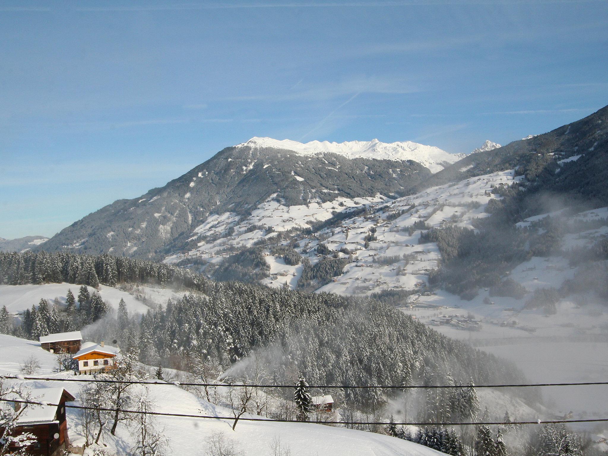 Foto 25 - Appartamento con 3 camere da letto a Aschau im Zillertal con vista sulle montagne