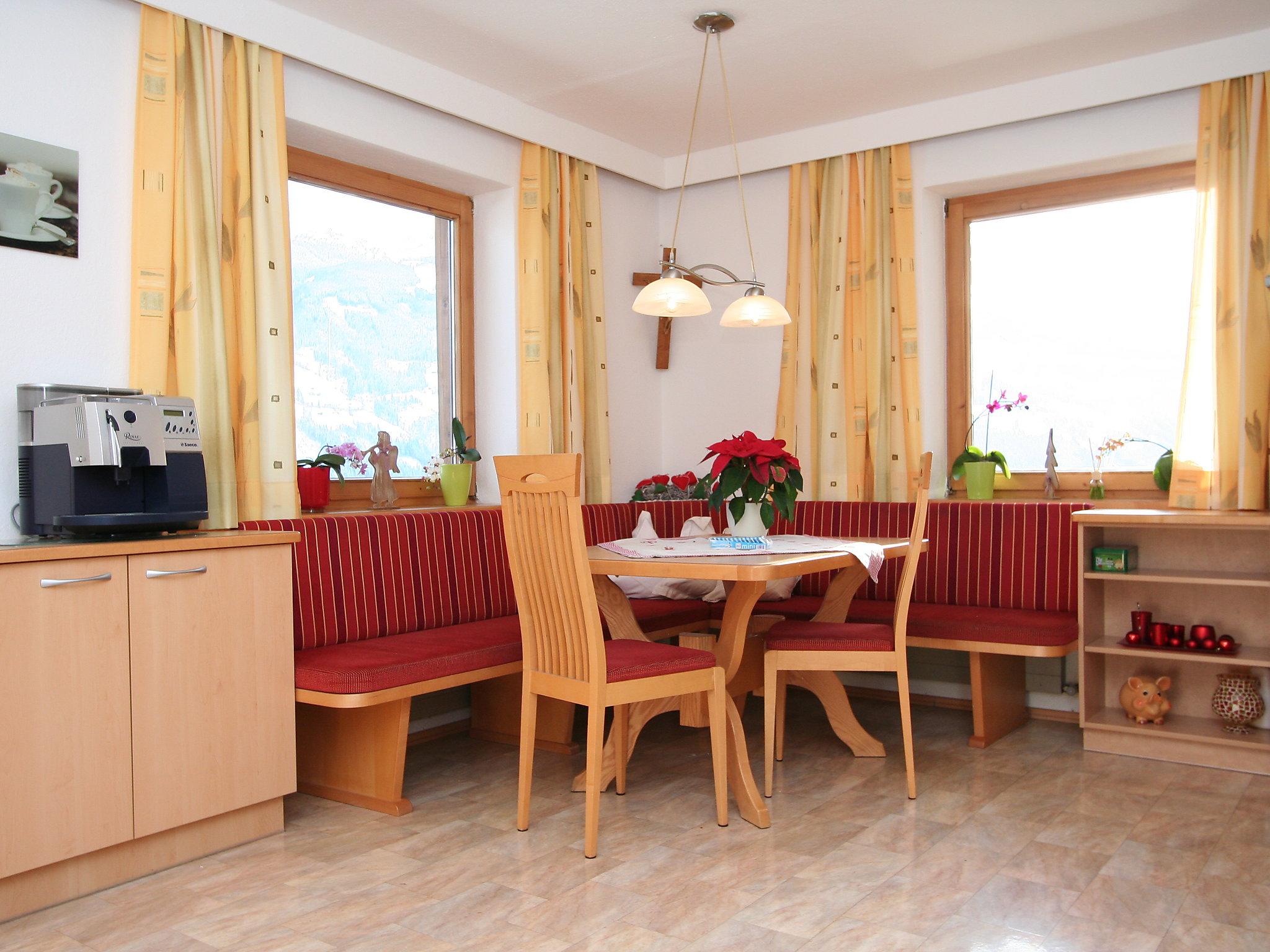 Foto 4 - Apartamento de 3 quartos em Aschau im Zillertal com vista para a montanha