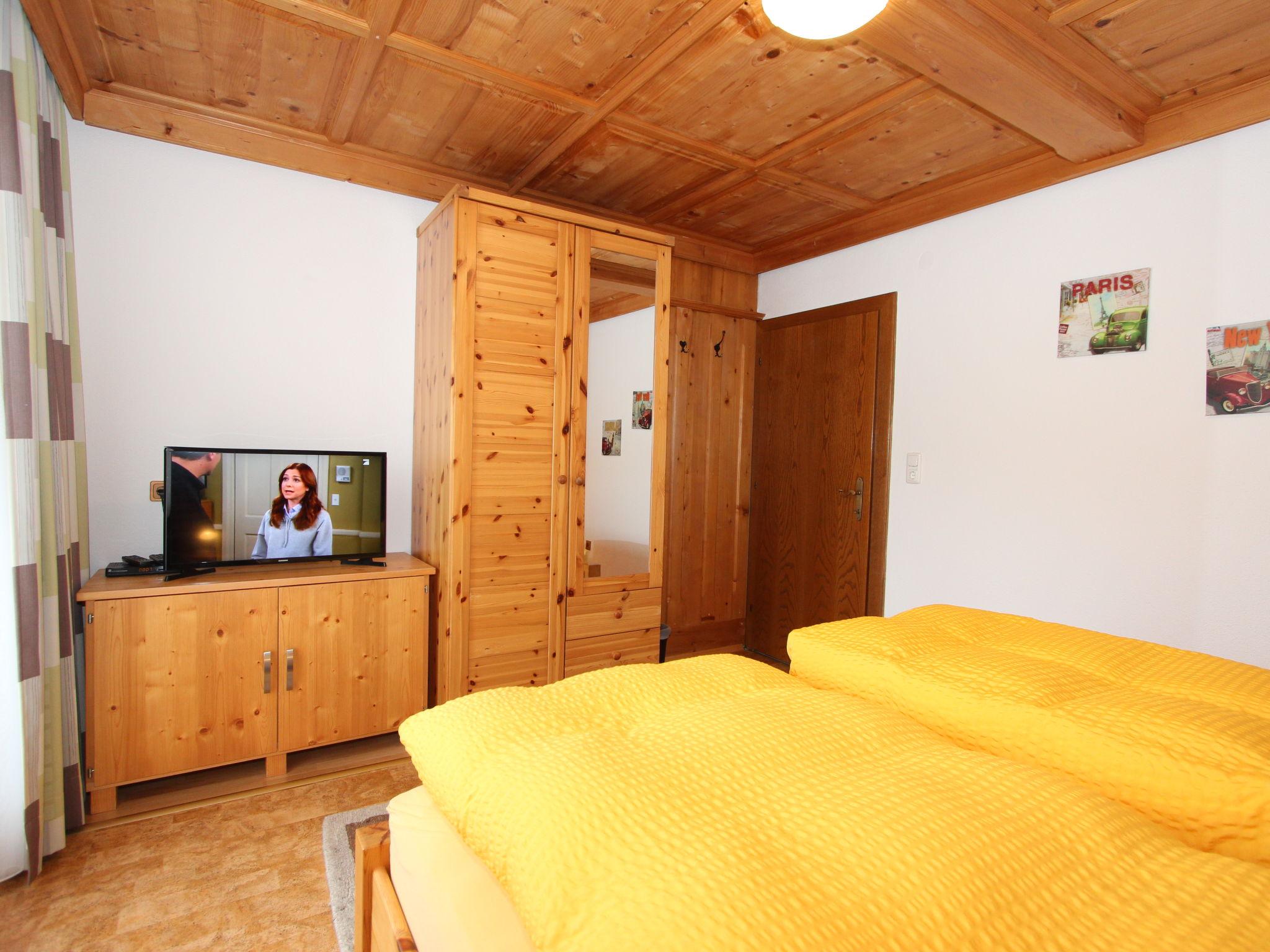 Foto 6 - Apartment mit 3 Schlafzimmern in Aschau im Zillertal mit blick auf die berge
