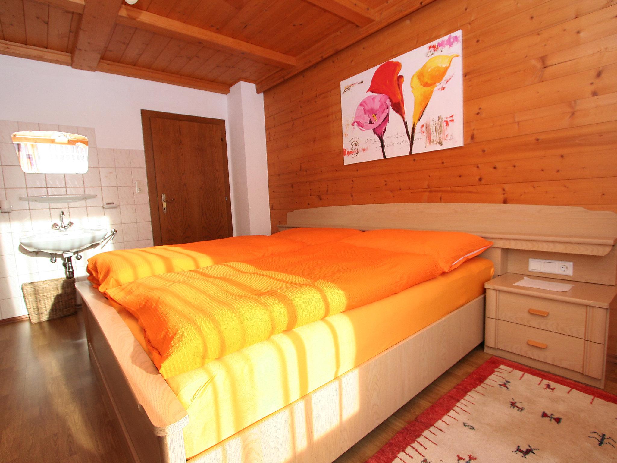 Foto 10 - Appartamento con 3 camere da letto a Aschau im Zillertal con vista sulle montagne