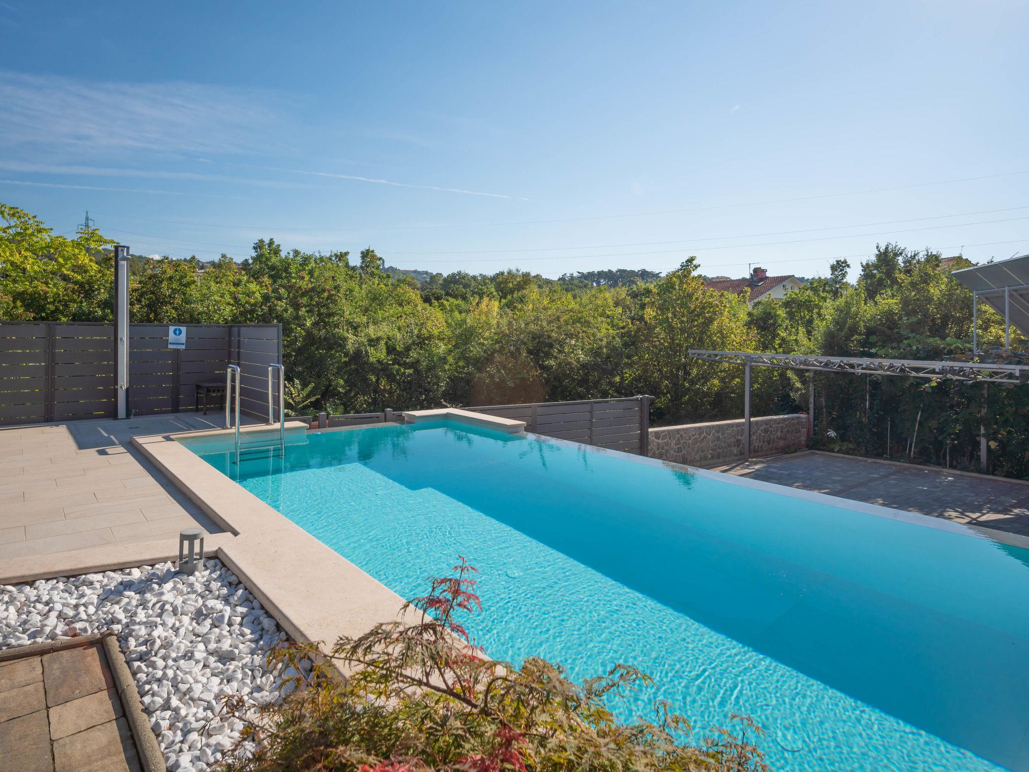 Foto 31 - Appartamento con 2 camere da letto a Matulji con piscina privata e giardino