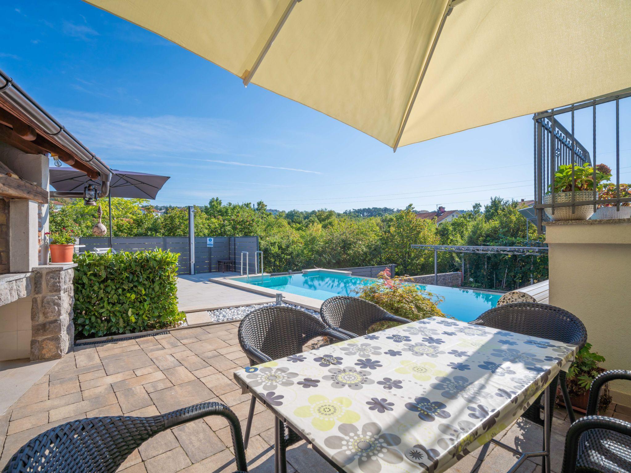 Photo 1 - Appartement de 2 chambres à Matulji avec piscine privée et jardin