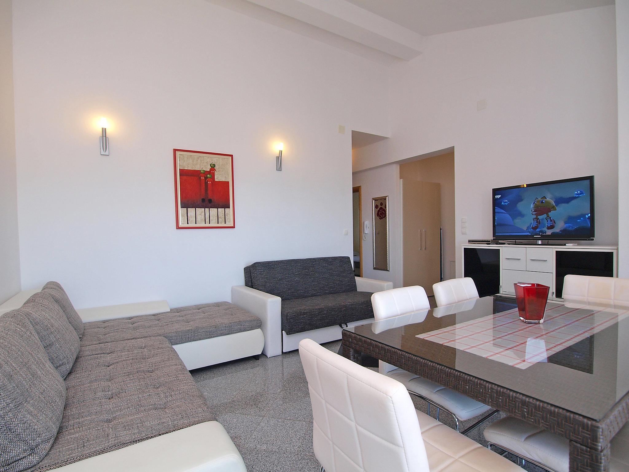 Foto 5 - Appartamento con 2 camere da letto a Bibinje con piscina e vista mare