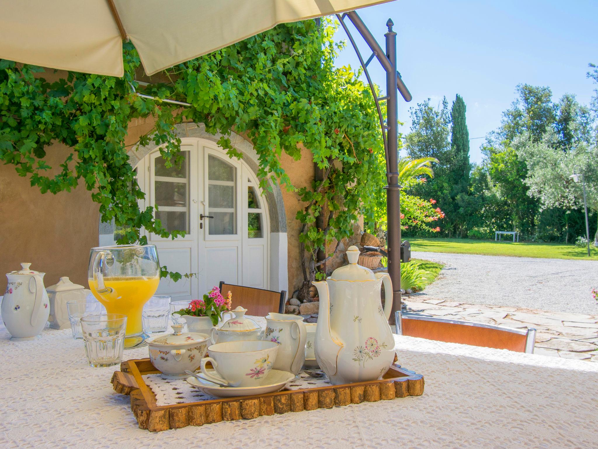 Foto 11 - Casa con 4 camere da letto a Campiglia Marittima con piscina privata e vista mare