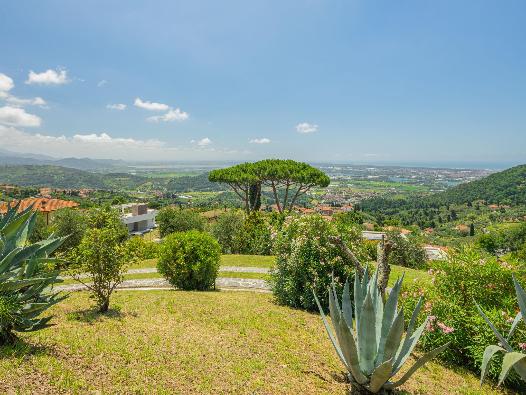 Foto 43 - Casa con 4 camere da letto a Massarosa con piscina privata e vista mare