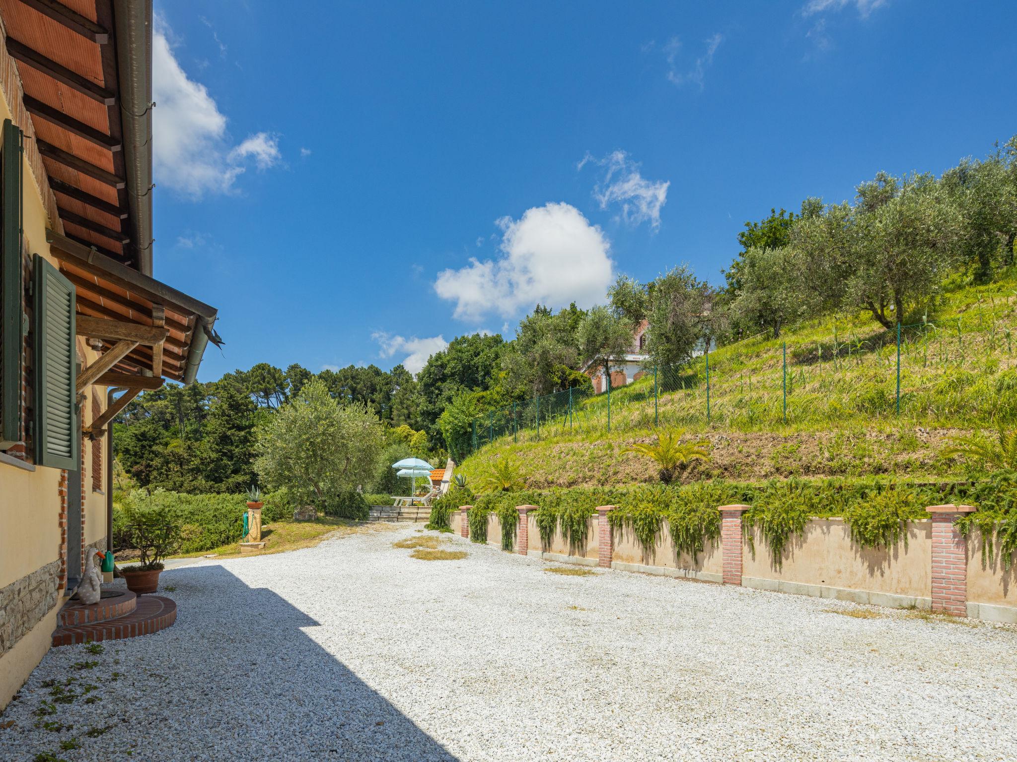 Foto 45 - Casa de 4 quartos em Massarosa com piscina privada e vistas do mar