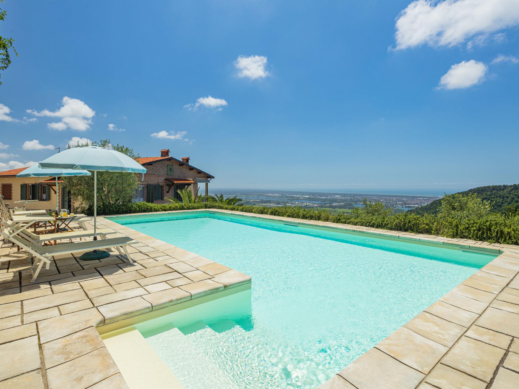 Foto 1 - Casa de 4 quartos em Massarosa com piscina privada e vistas do mar