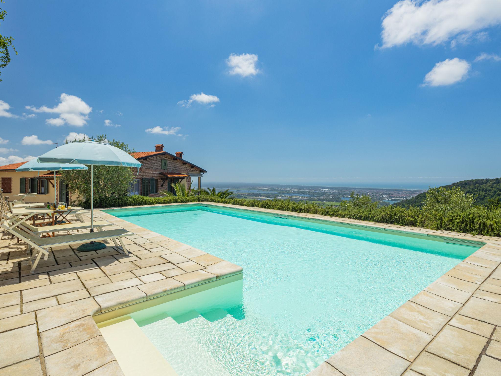 Photo 1 - Maison de 4 chambres à Massarosa avec piscine privée et vues à la mer