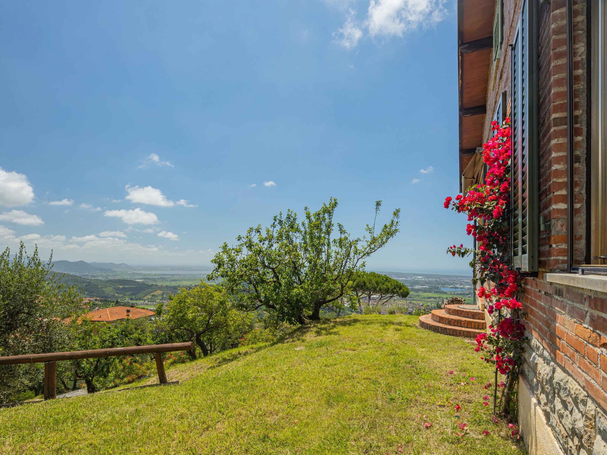 Foto 48 - Casa de 4 quartos em Massarosa com piscina privada e vistas do mar