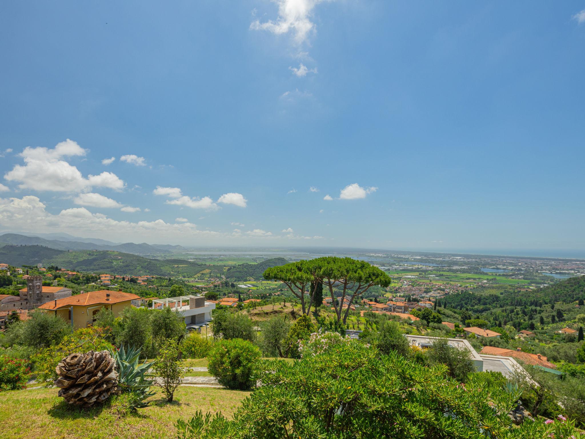 Foto 49 - Casa con 4 camere da letto a Massarosa con piscina privata e vista mare