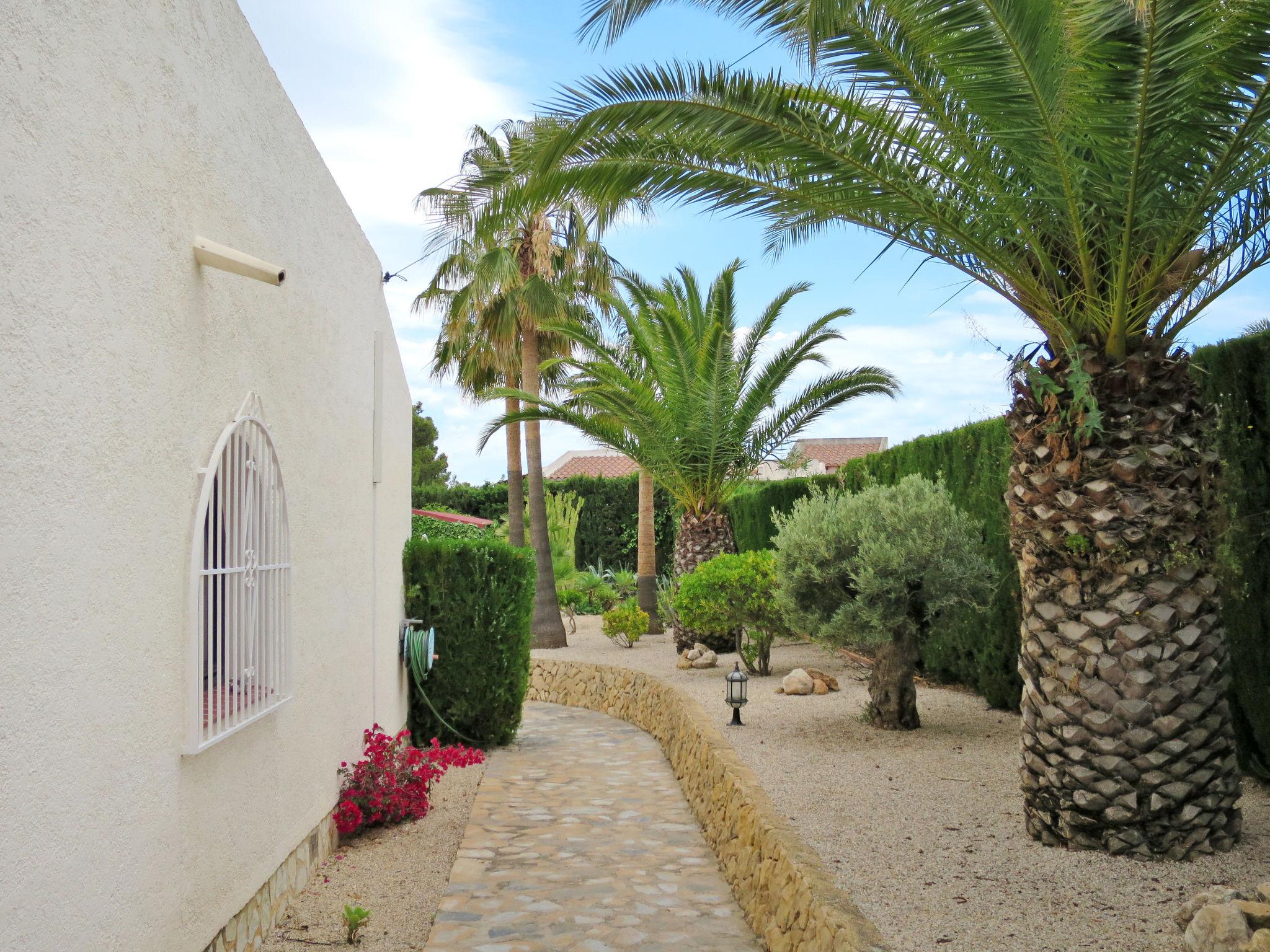 Foto 18 - Casa de 4 quartos em La Nucia com piscina privada e vistas do mar