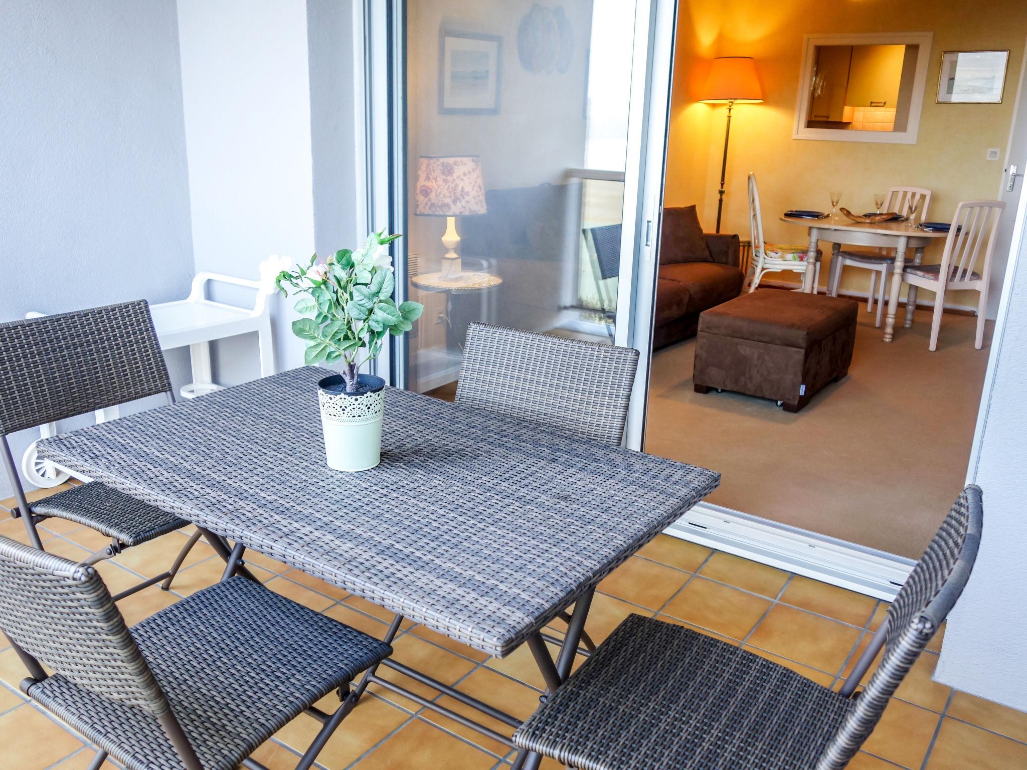 Foto 9 - Apartamento de 1 habitación en Dinard con terraza y vistas al mar