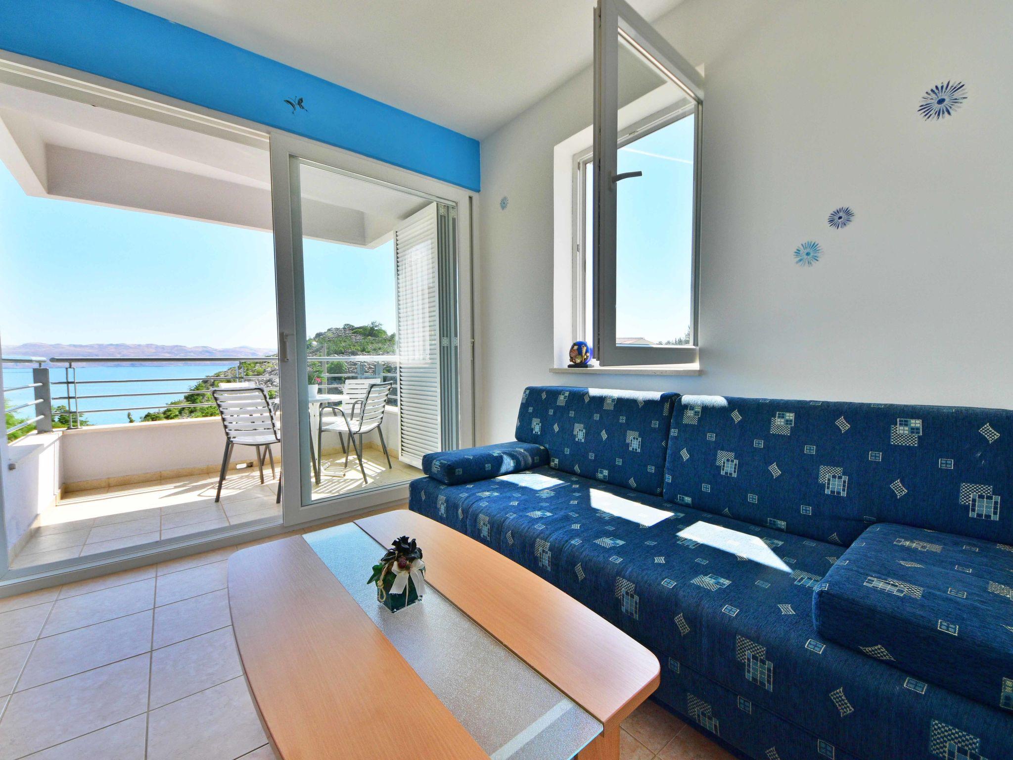 Photo 3 - 1 bedroom Apartment in Karlobag with swimming pool and sea view