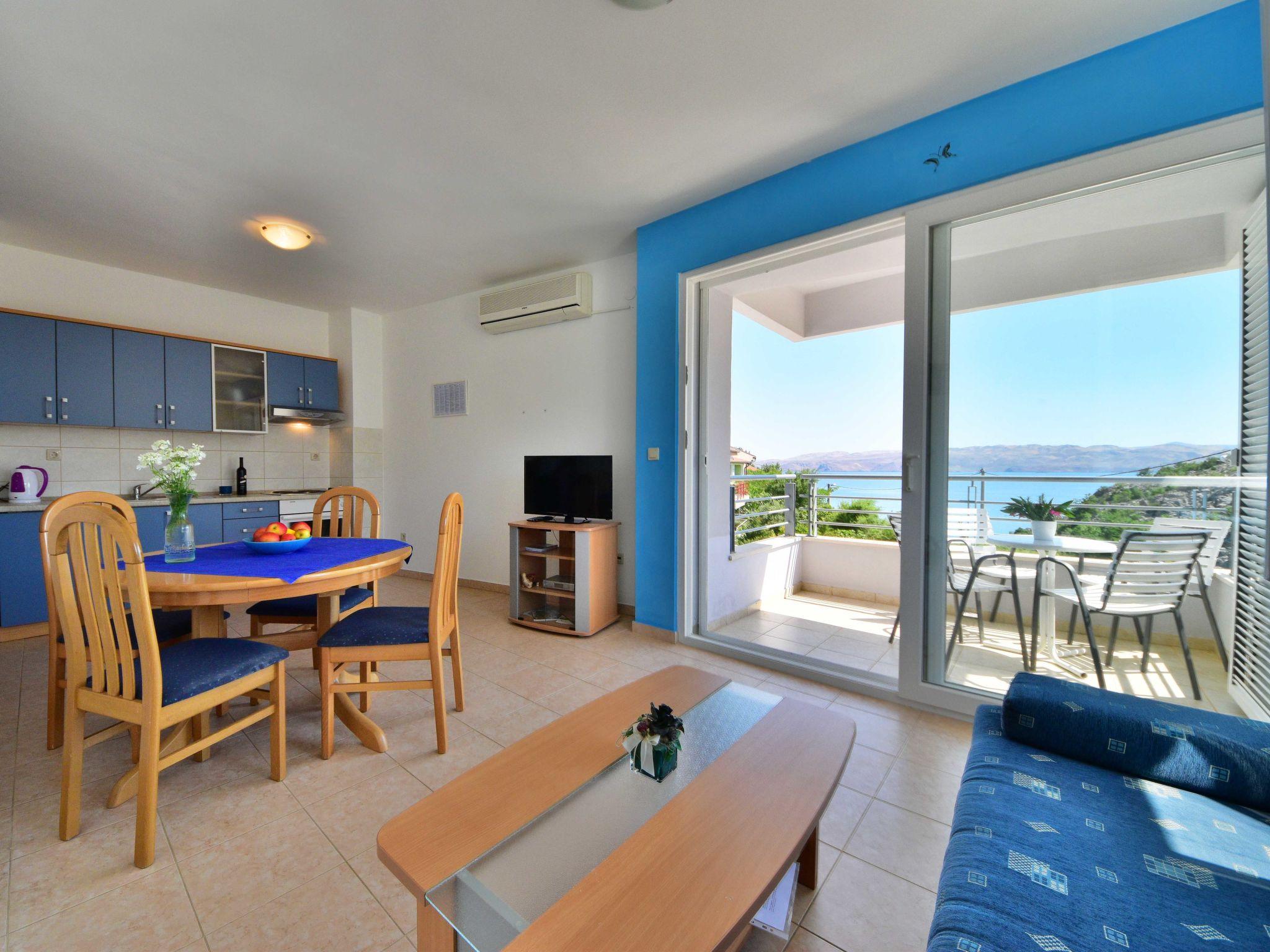 Photo 6 - 1 bedroom Apartment in Karlobag with swimming pool and sea view