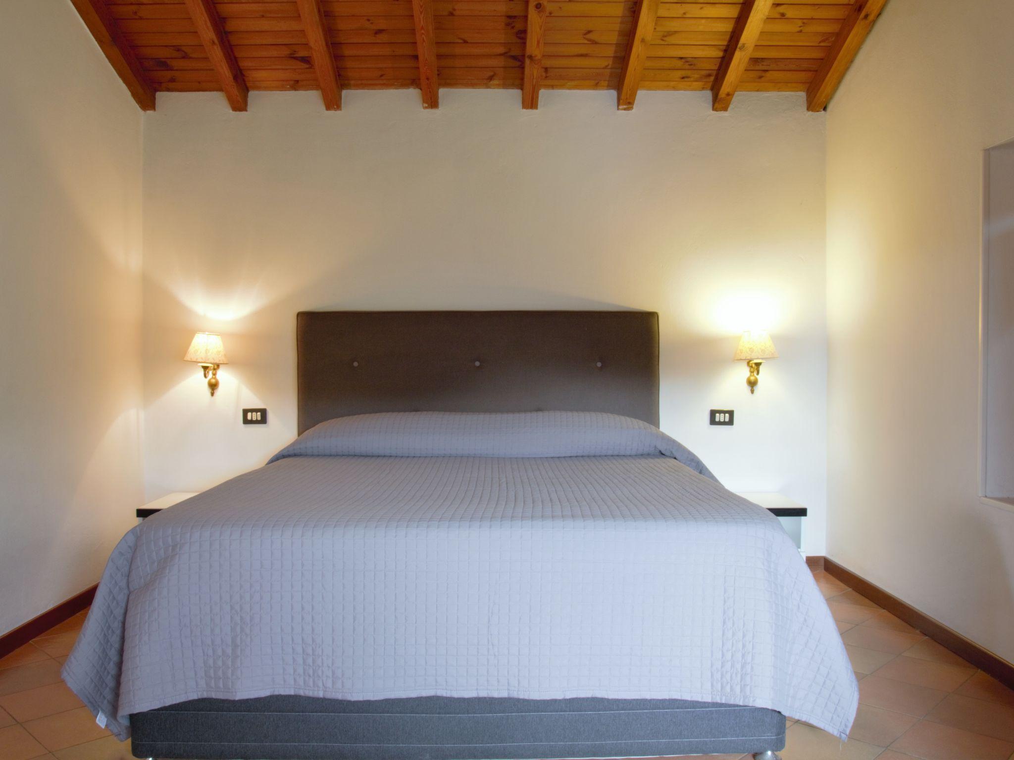 Foto 5 - Apartment mit 1 Schlafzimmer in Garda mit schwimmbad und blick auf die berge