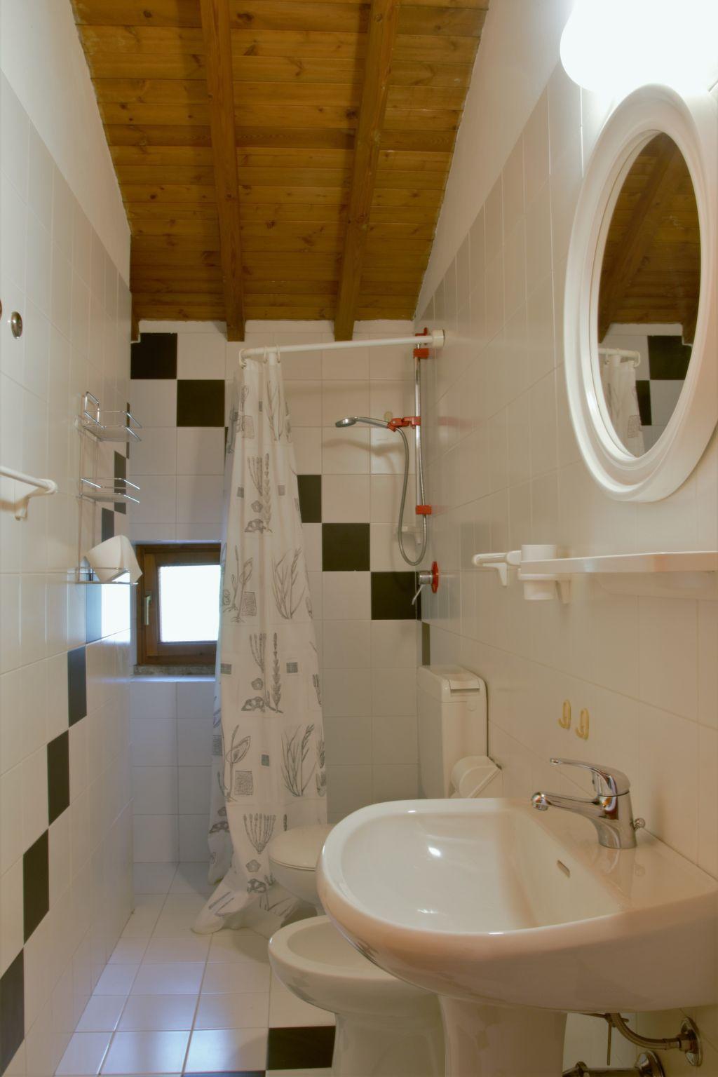 Foto 11 - Apartment mit 1 Schlafzimmer in Garda mit schwimmbad und blick auf die berge