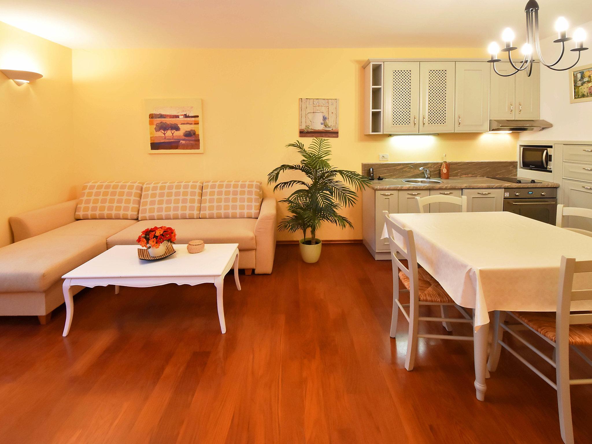 Foto 6 - Apartamento de 1 quarto em Opatija com jardim