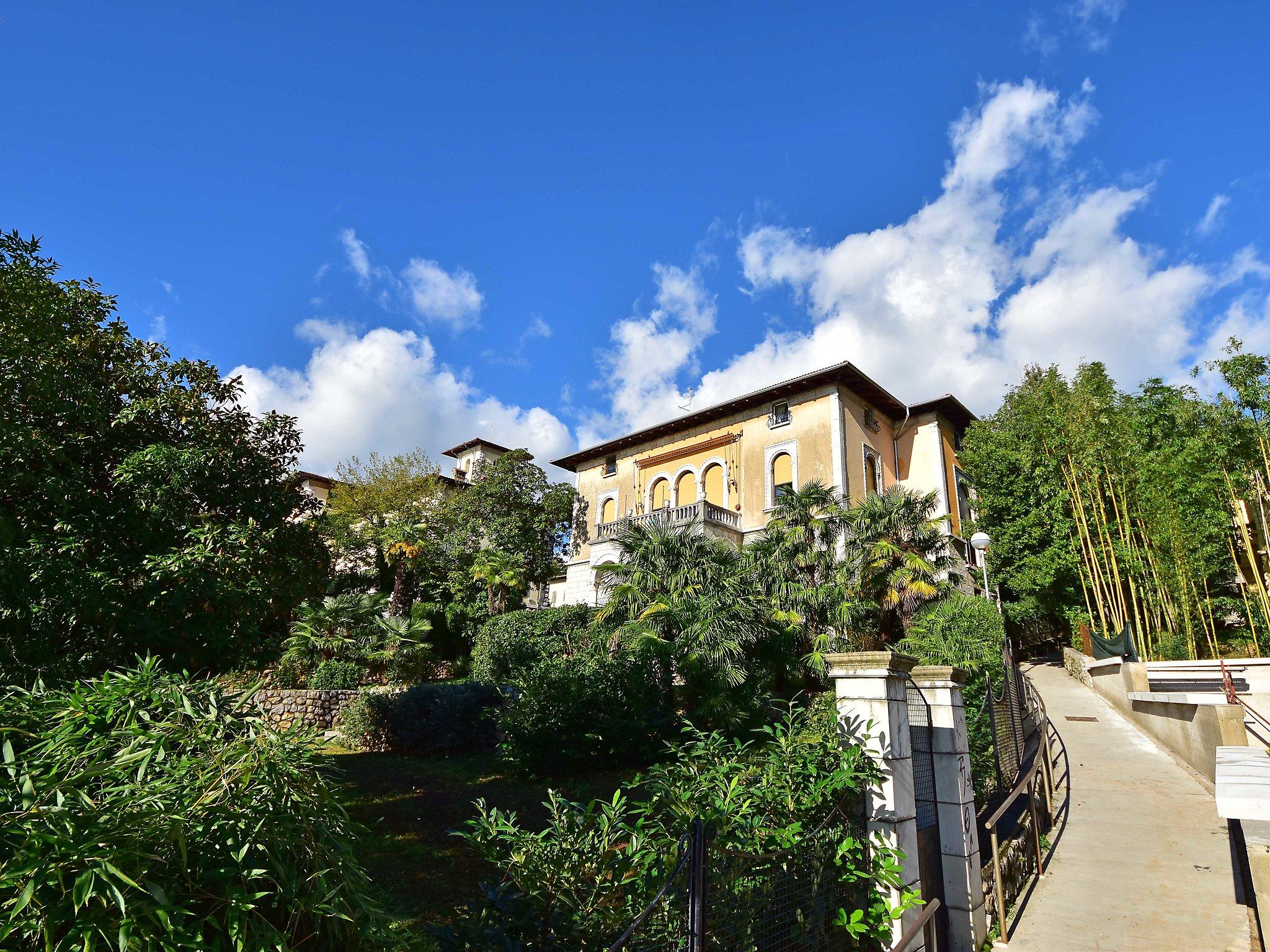 Photo 12 - Appartement de 1 chambre à Opatija avec jardin et terrasse