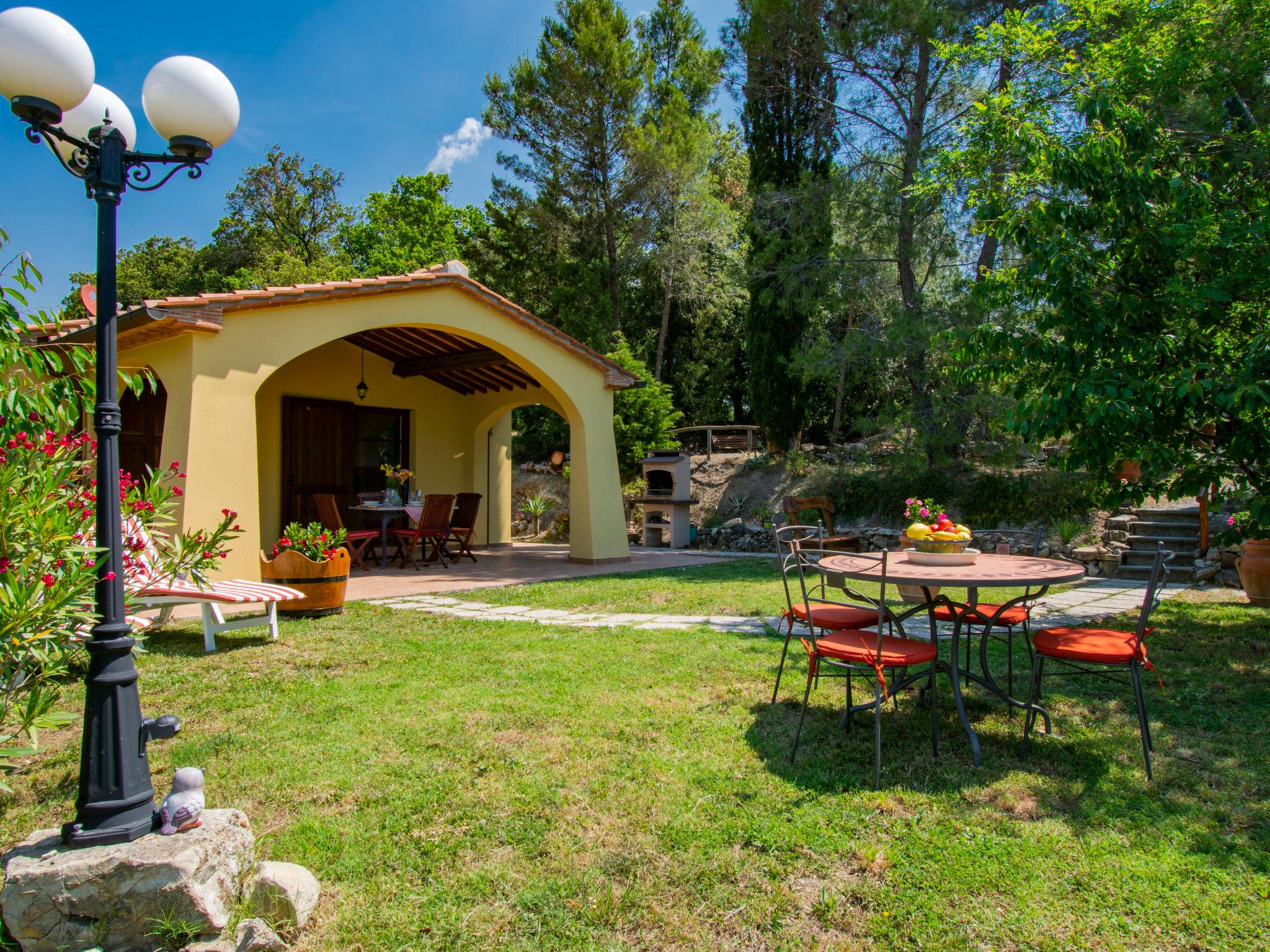 Photo 1 - Maison de 2 chambres à Riparbella avec jardin et terrasse