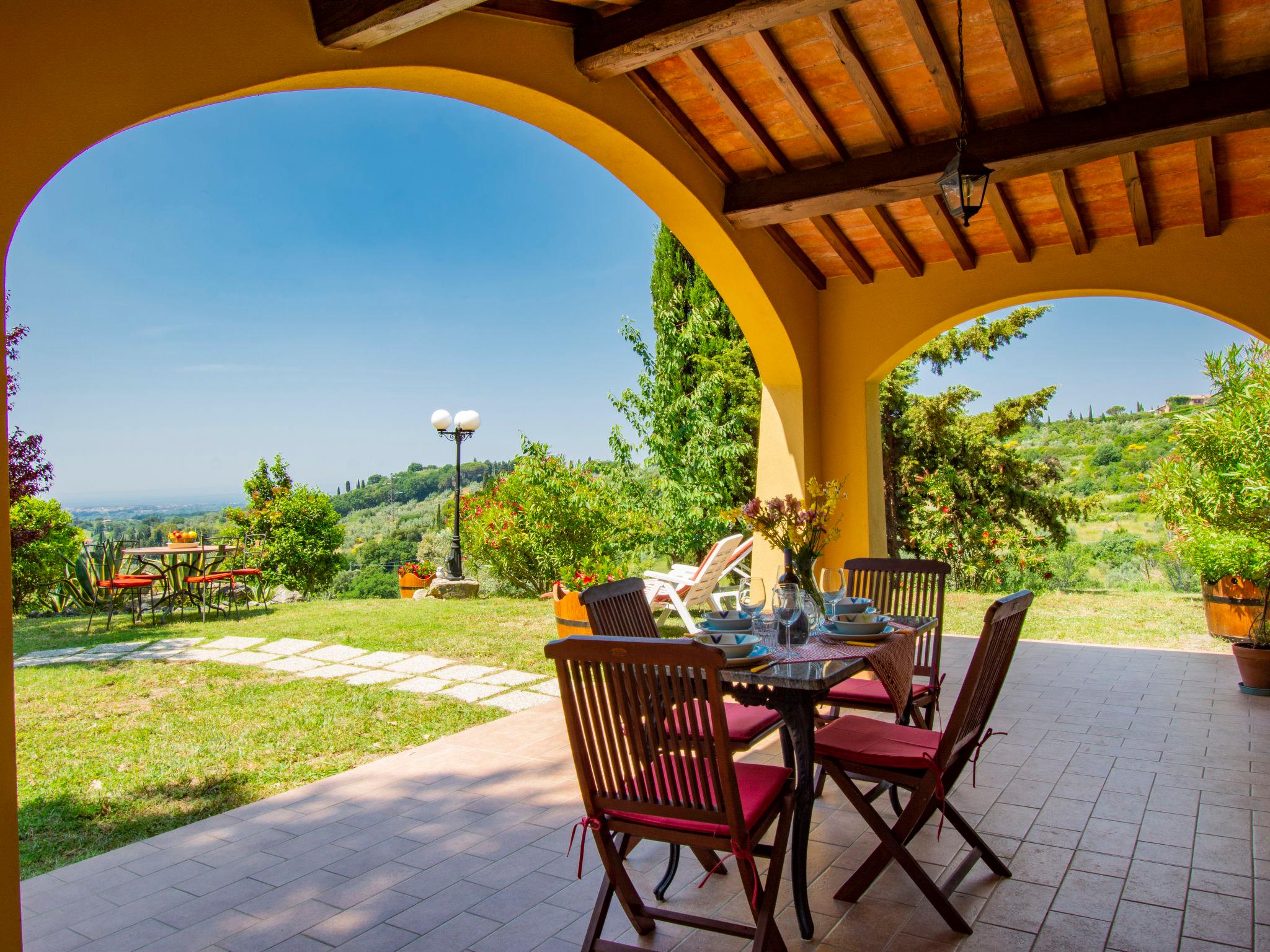 Photo 2 - Maison de 2 chambres à Riparbella avec jardin et terrasse