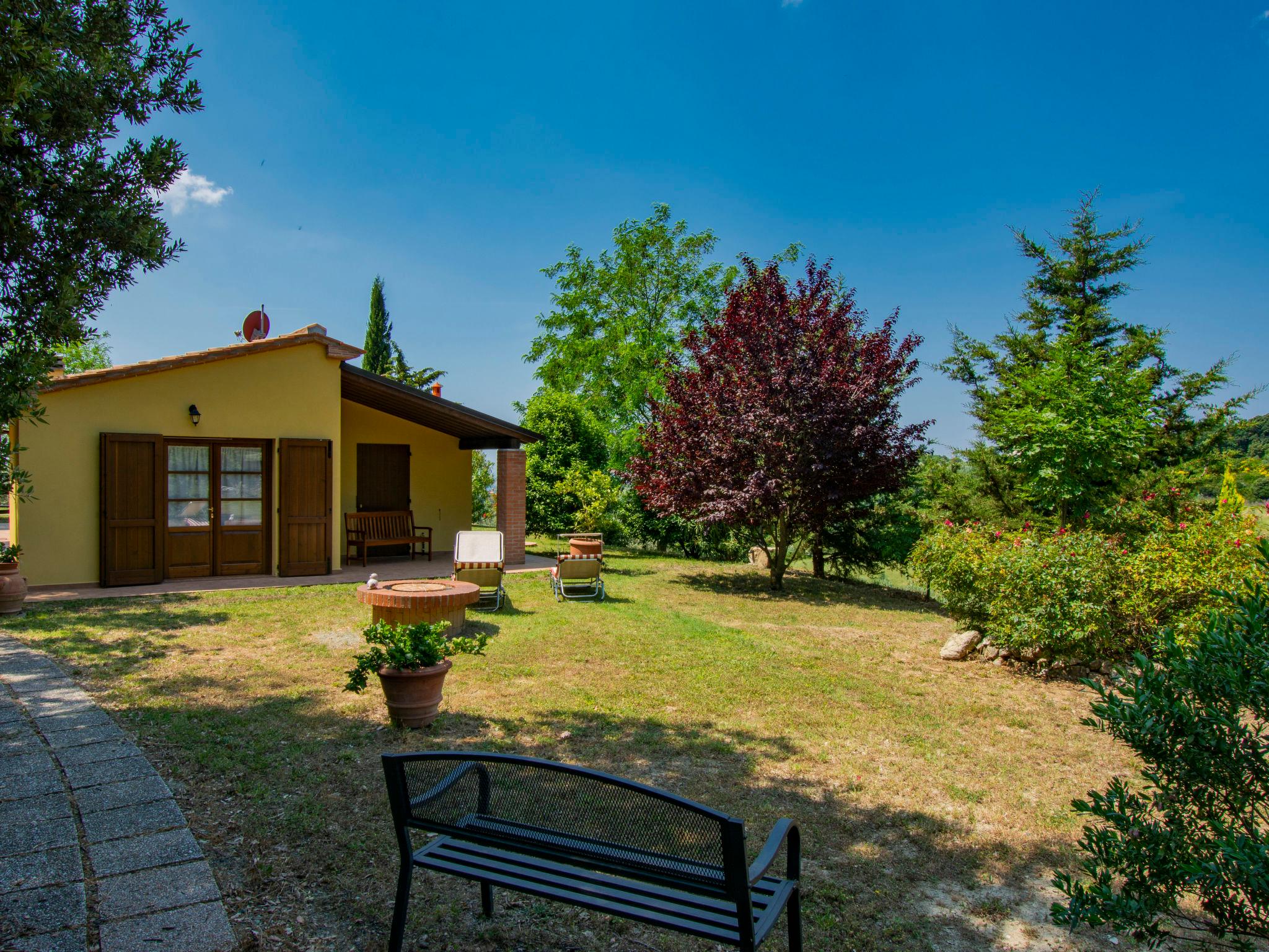 Foto 20 - Casa de 2 quartos em Riparbella com jardim e terraço
