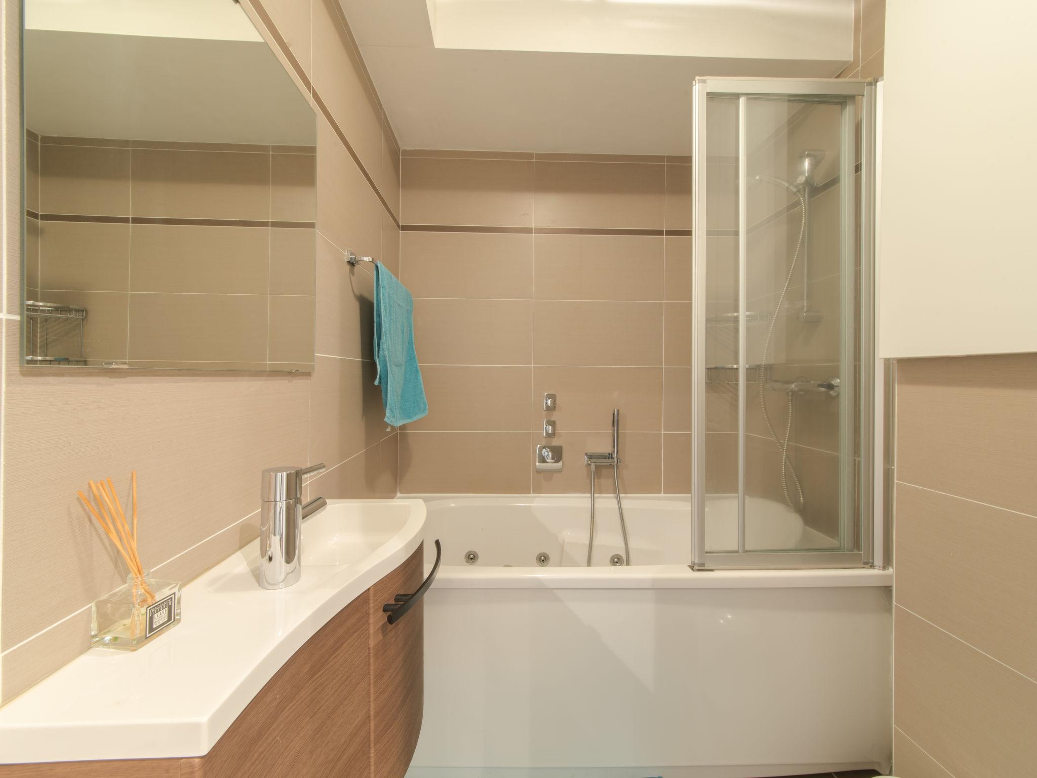 Foto 13 - Apartamento de 1 habitación en Bredene con bañera de hidromasaje