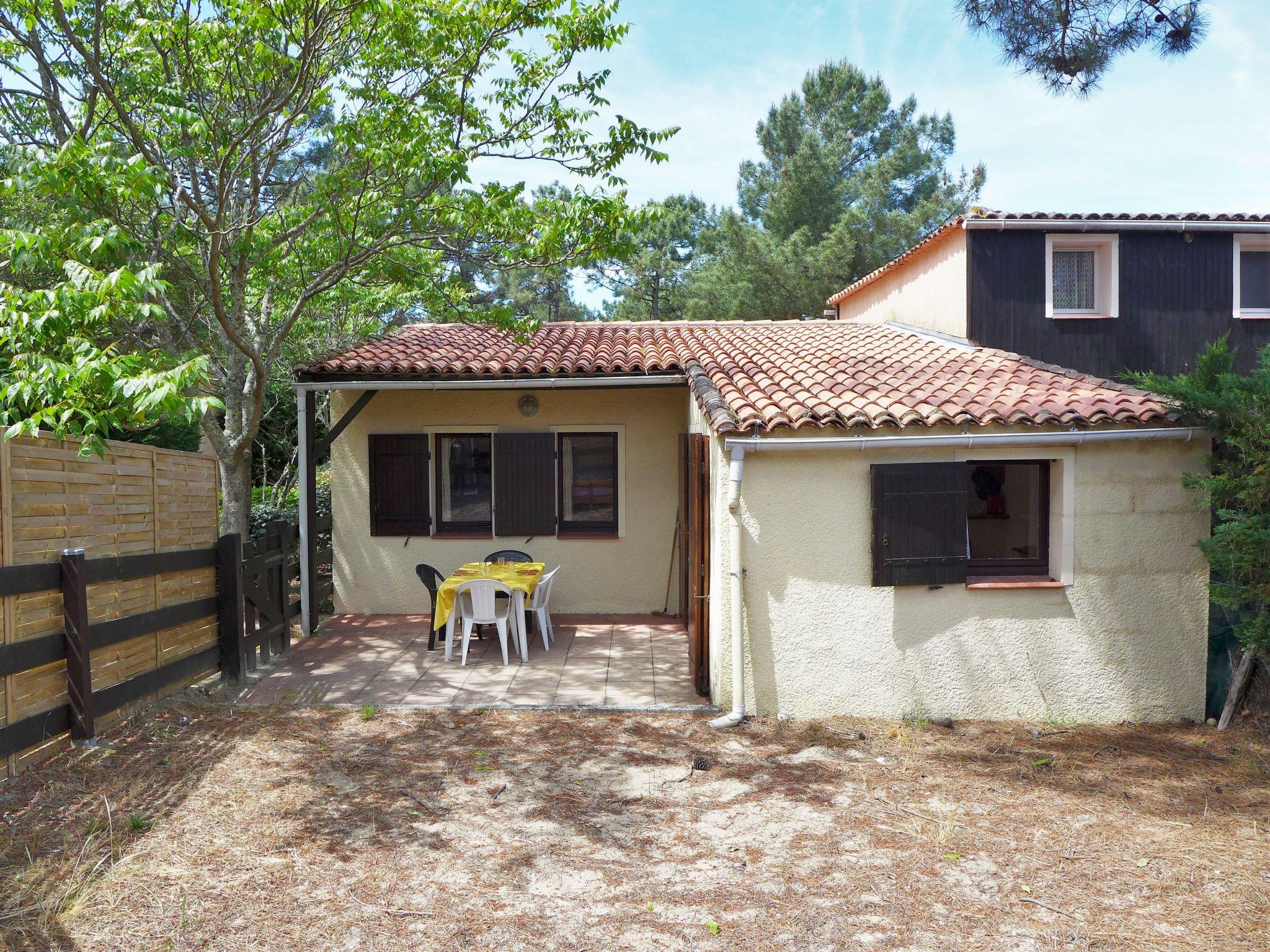 Photo 3 - Maison de 2 chambres à Lacanau avec piscine et jardin