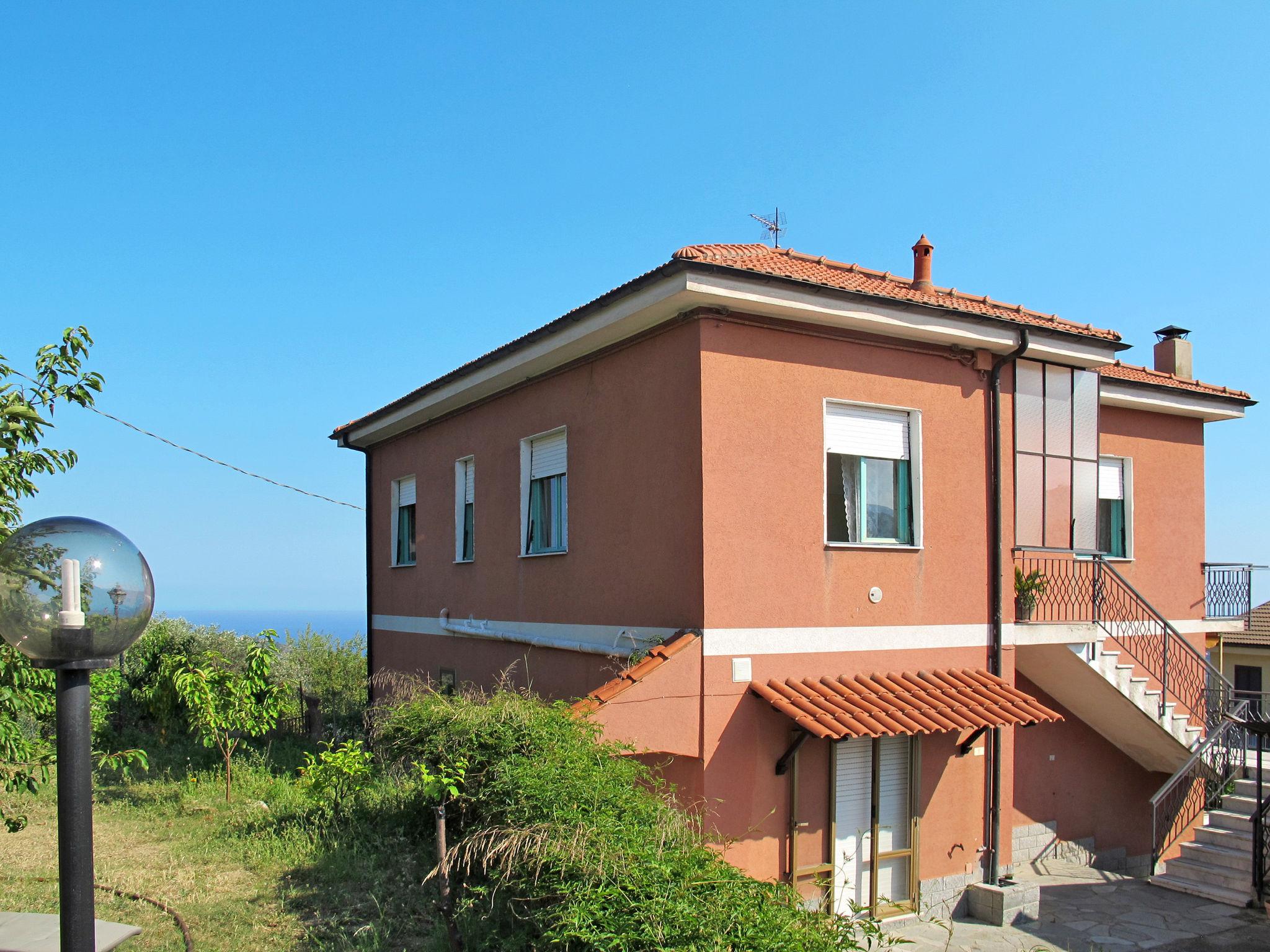 Photo 11 - Appartement de 2 chambres à Civezza avec vues à la mer